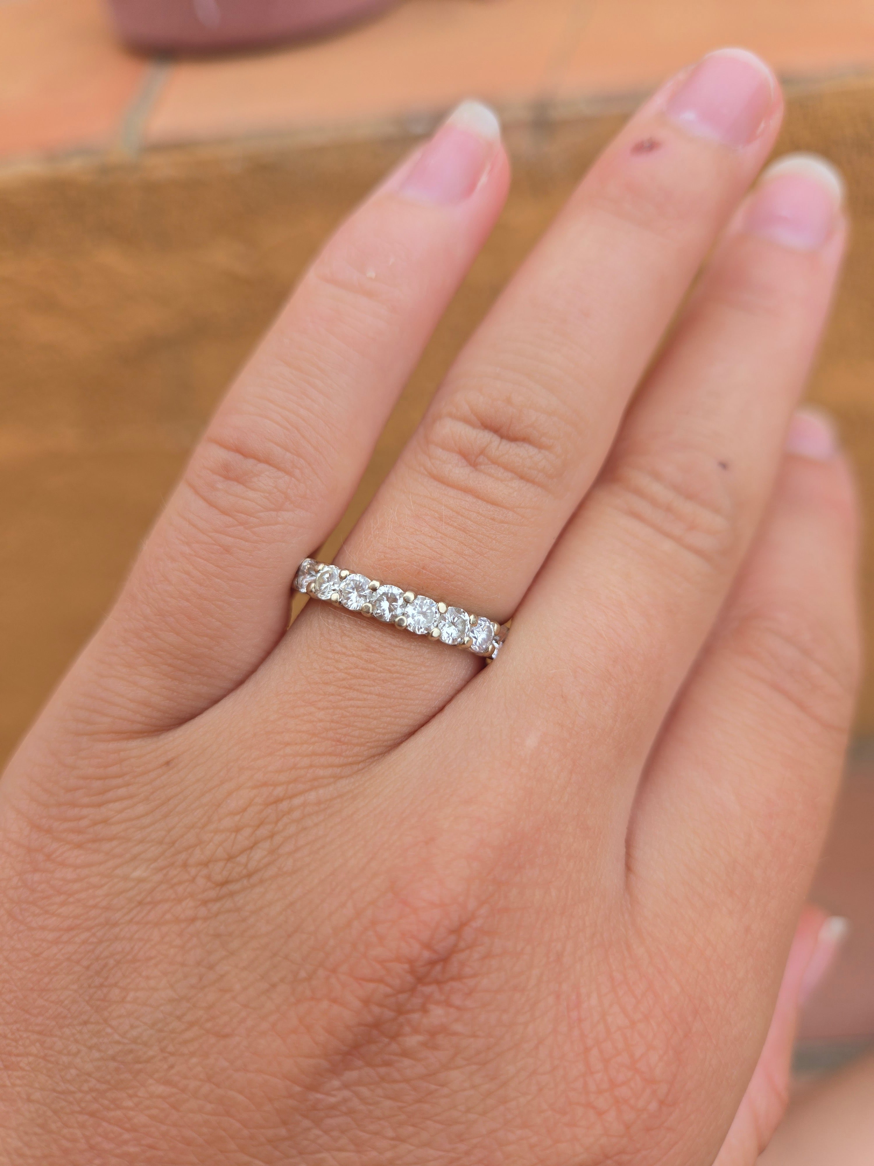 Alliance américaine – Or gris 750 millièmes – 2,10 carats de diamants