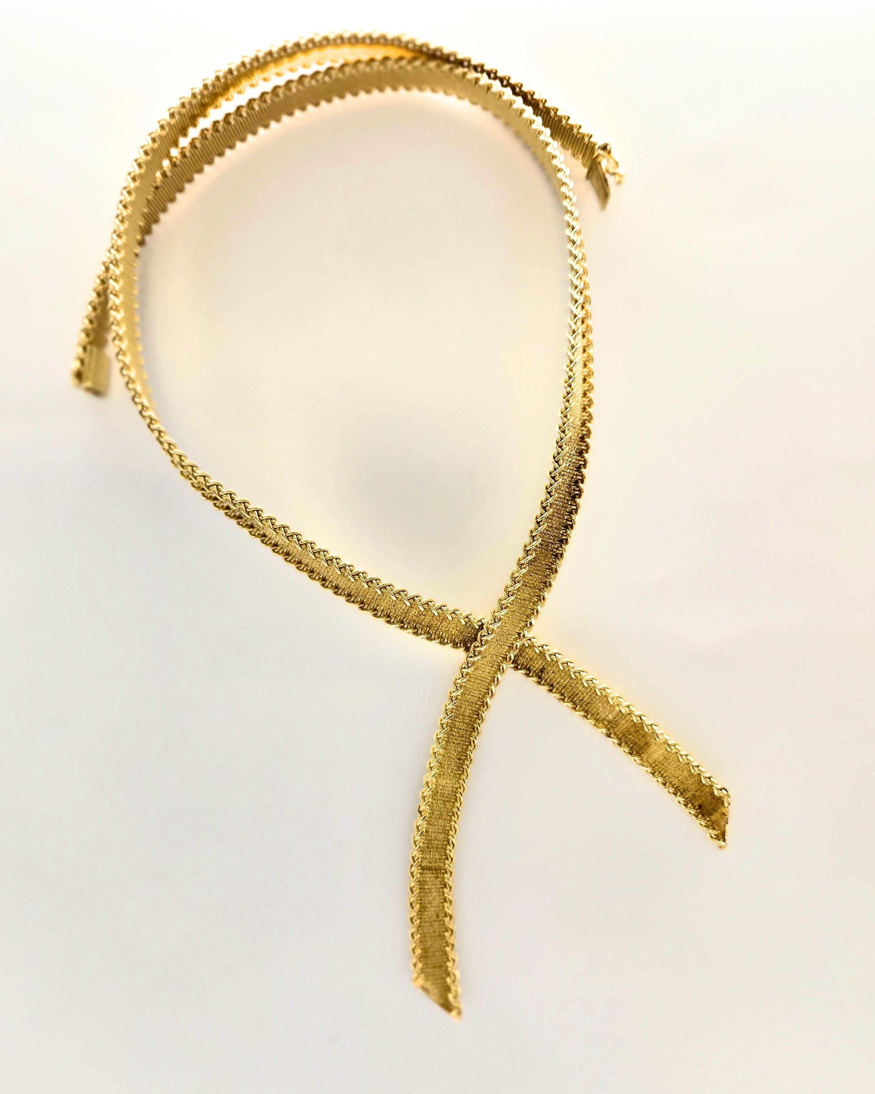 Collier or 750 maille russe ruban croisé style Georges Lenfant