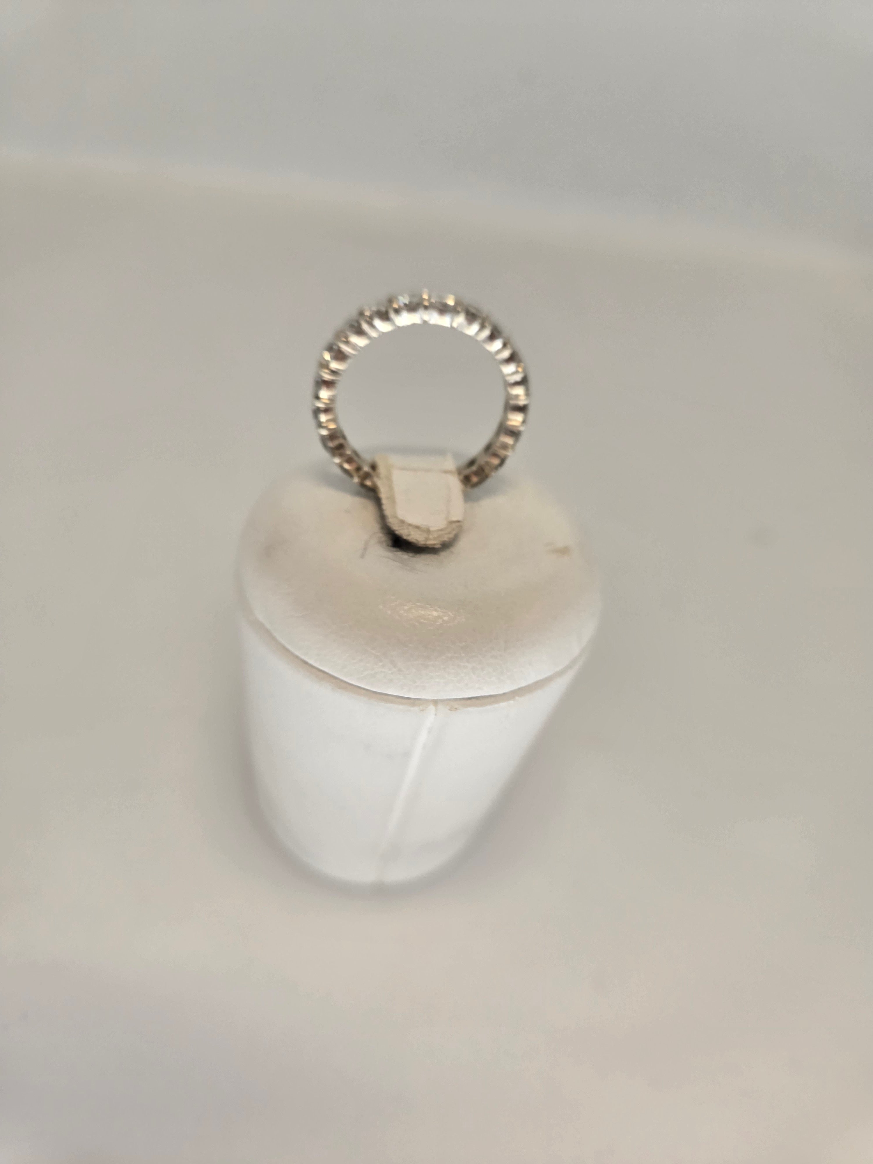 Alliance américaine – Or gris 750 millièmes – 2,10 carats de diamants