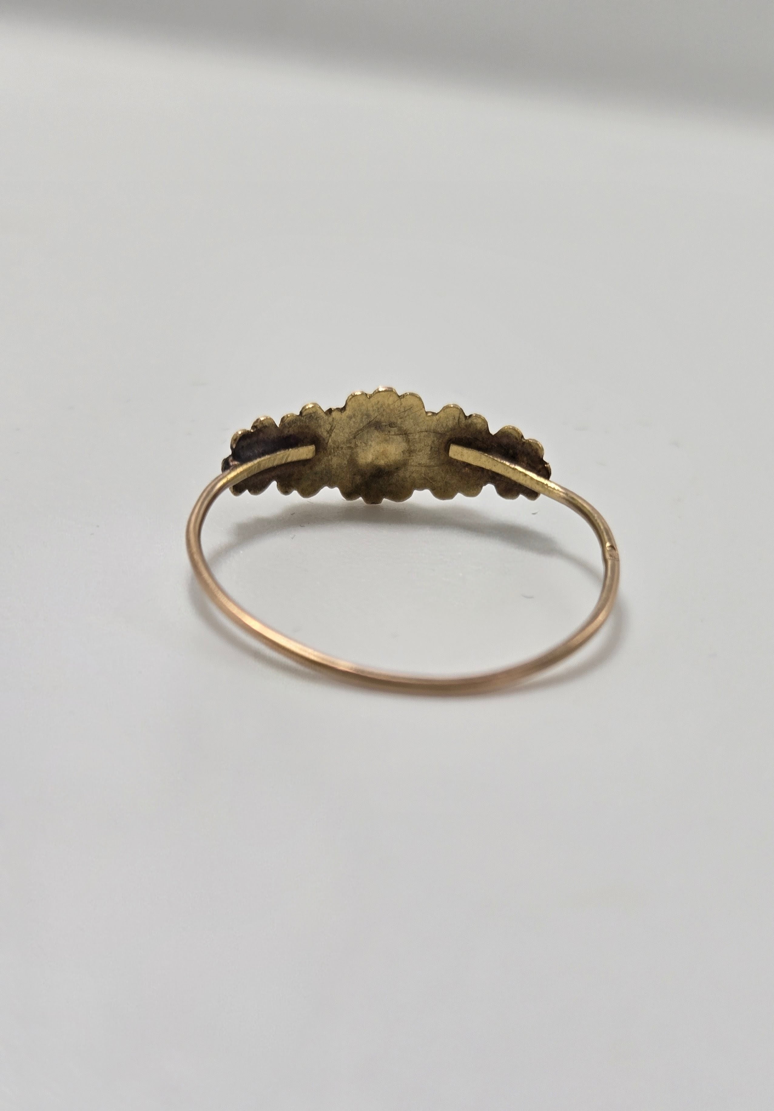 Bague fine en or jaune 18k granulation, demi-perles et pierre rose – bijou ancien