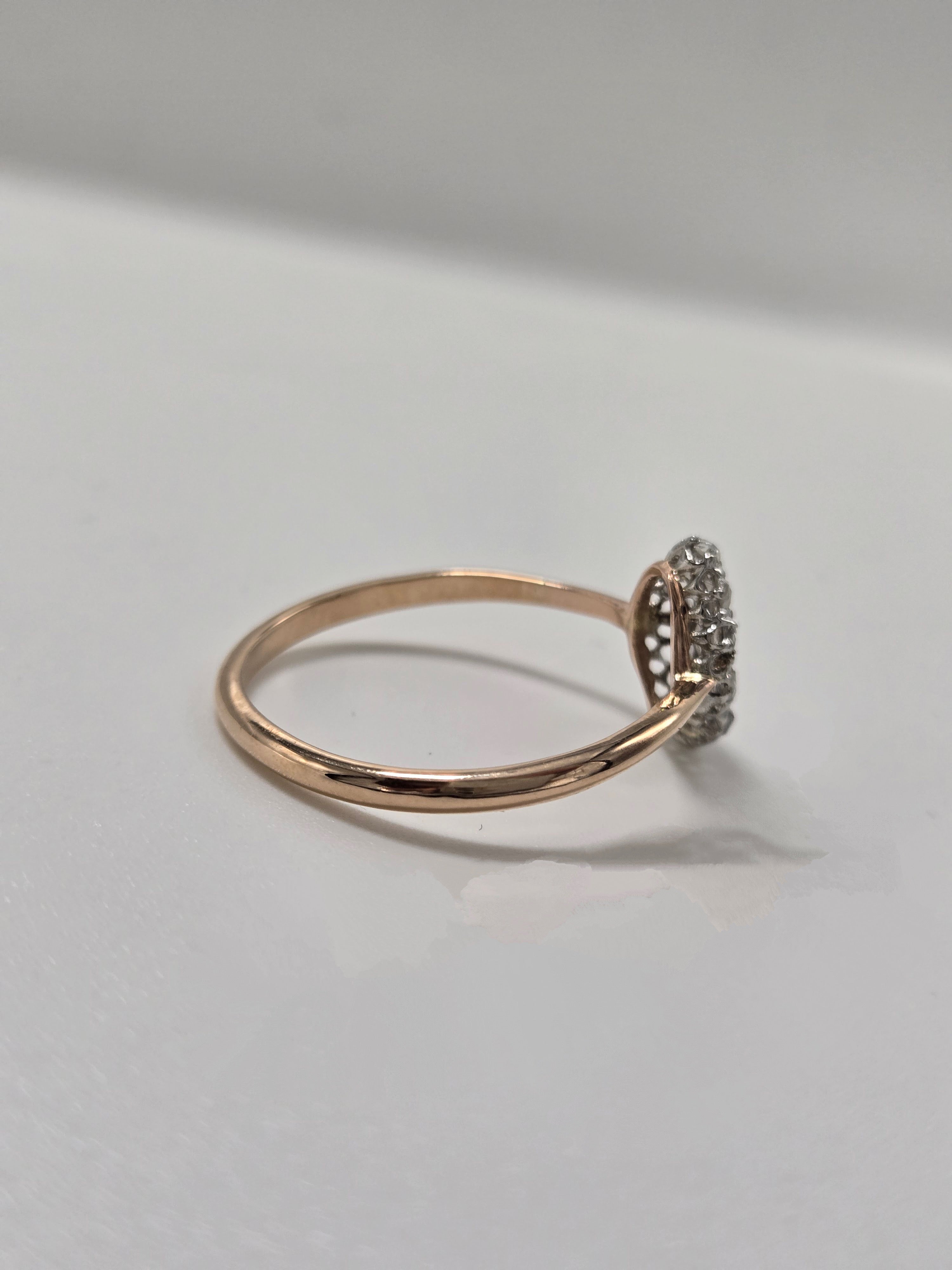 Bague ancienne ovale en or rose 18k sertie de diamants taille rose