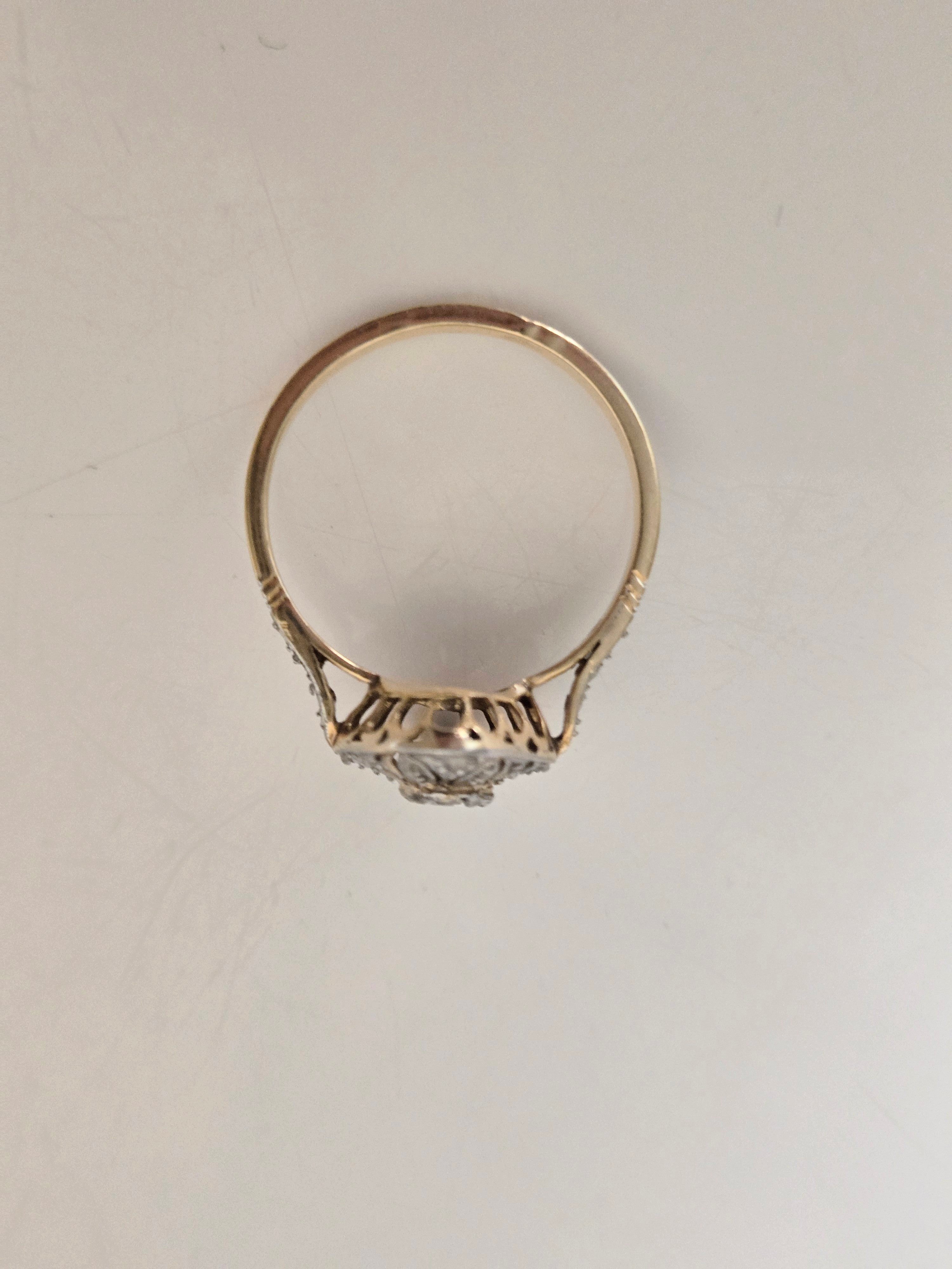 Bague Art Déco en or jaune et platine diamant taille moderne et diamants taille rose
