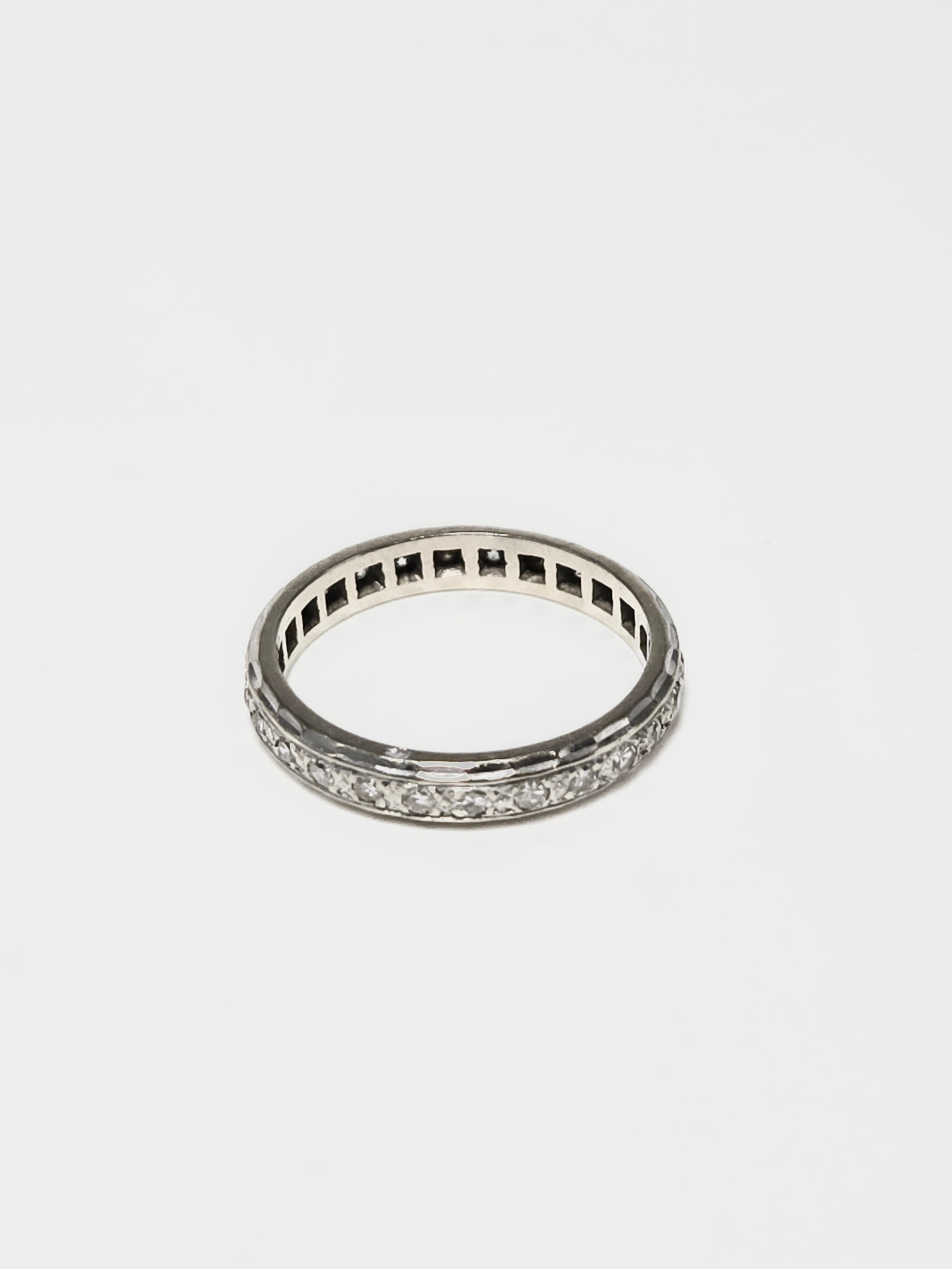 Alliance américaine or gris 750 et diamants 8x8 – 26 diamants, taille 57