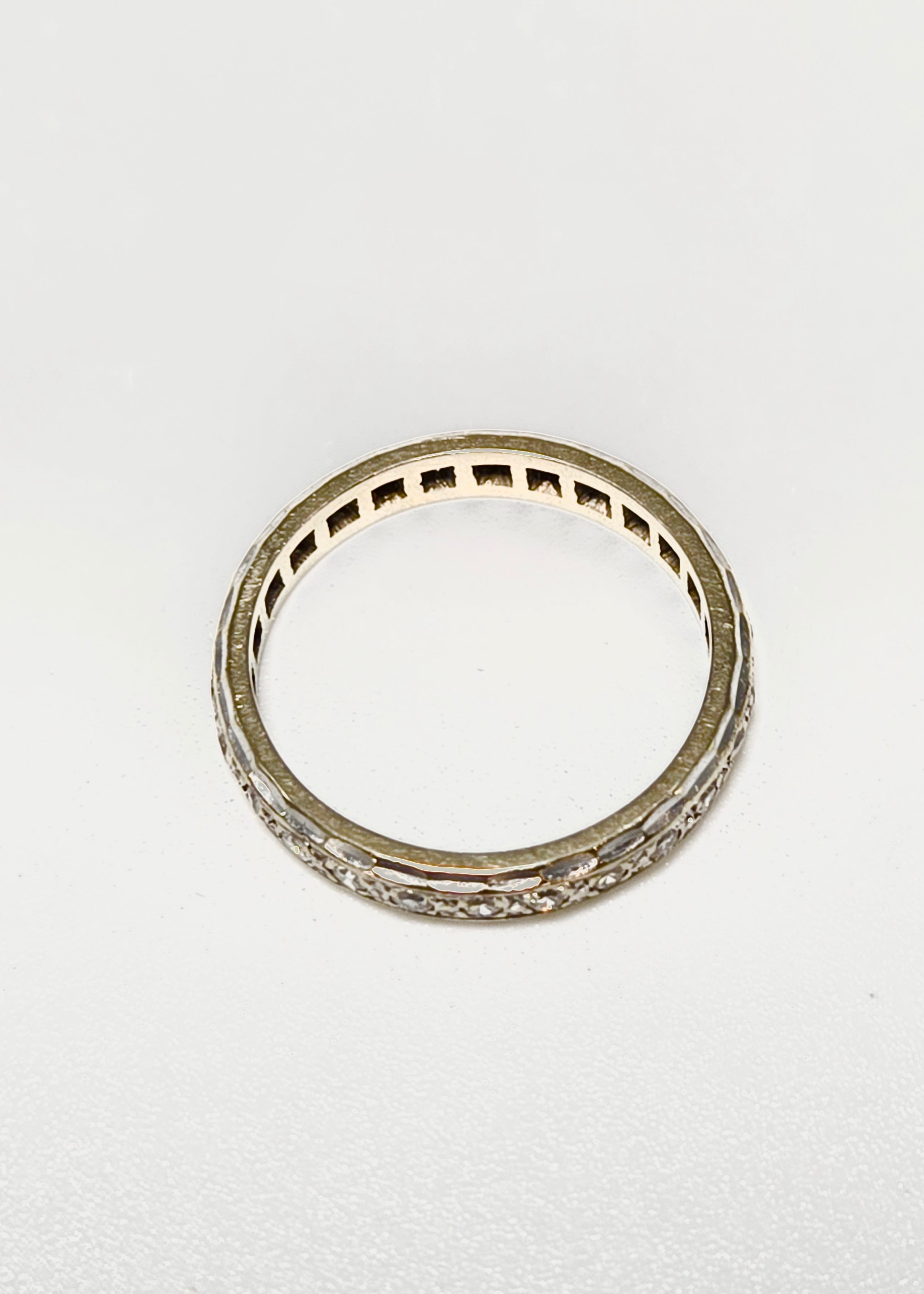 Alliance américaine or gris 750 et diamants 8x8 – 26 diamants, taille 57