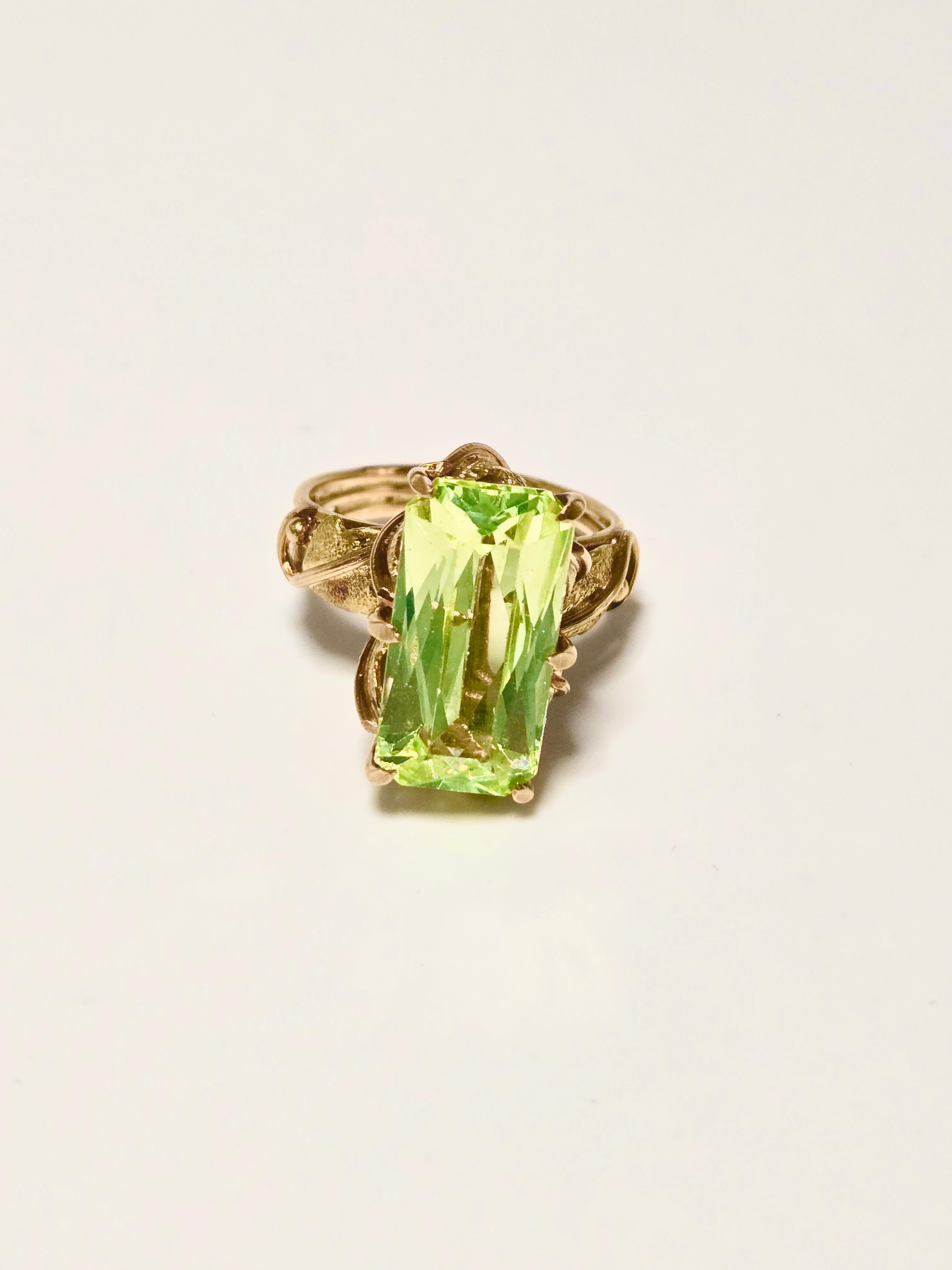 Bague ancienne en or 750 millièmes et tsavorite verte