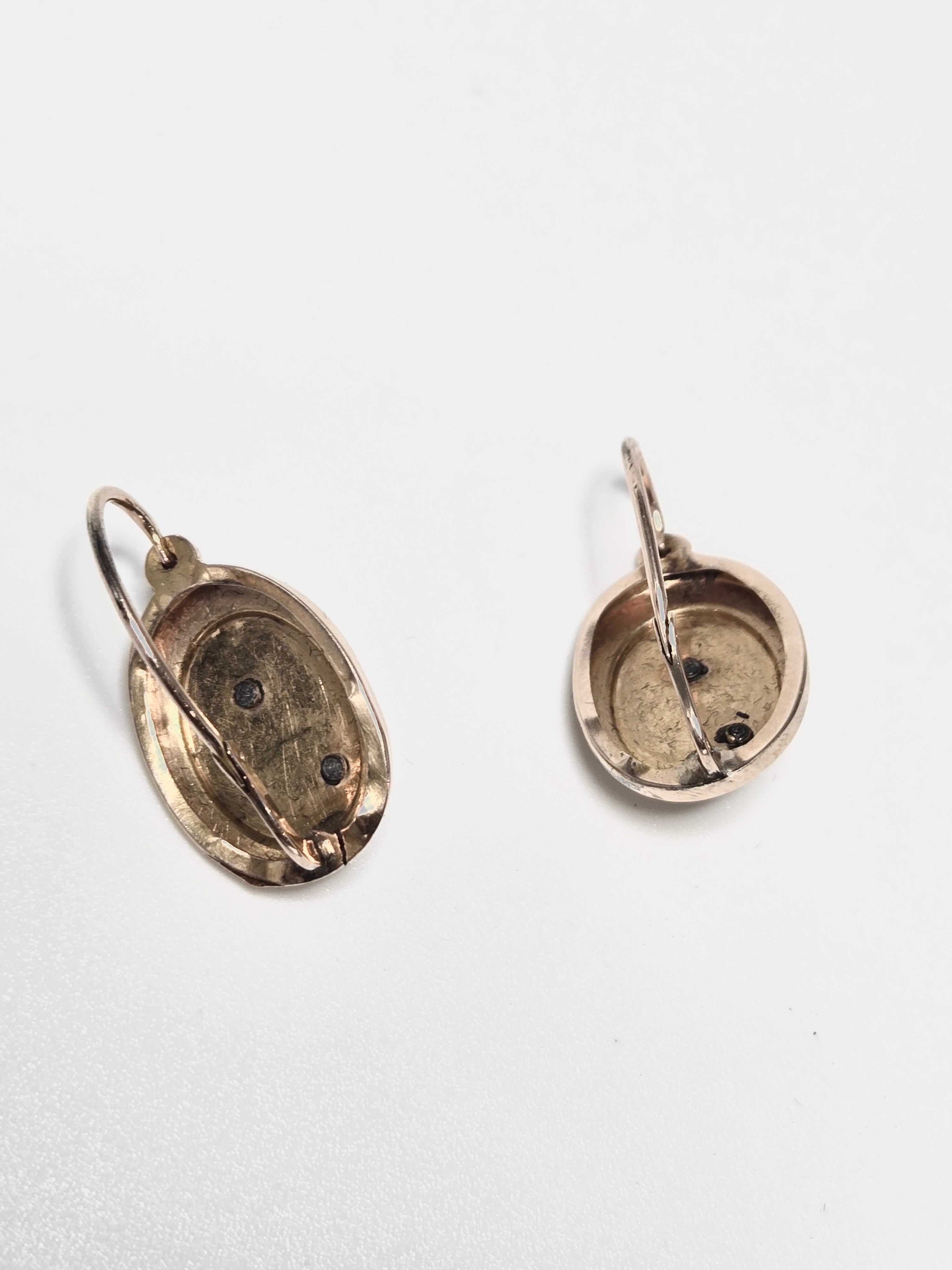 Dormeuses ovales en or 750 à motif de lierre – boucles d’oreilles anciennes symboliques