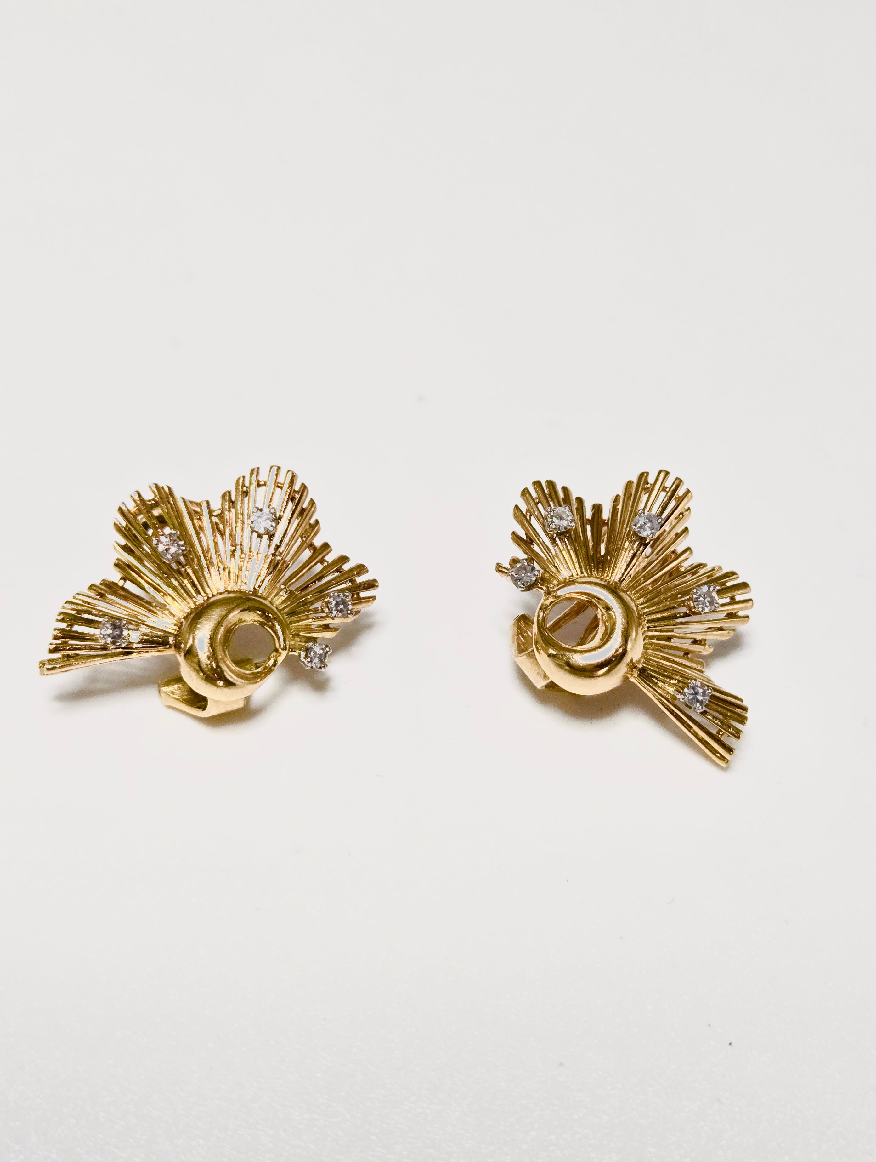 Boucles d’oreilles vintage en or jaune 750 millièmes et diamants – Éclat solaire des années 1950