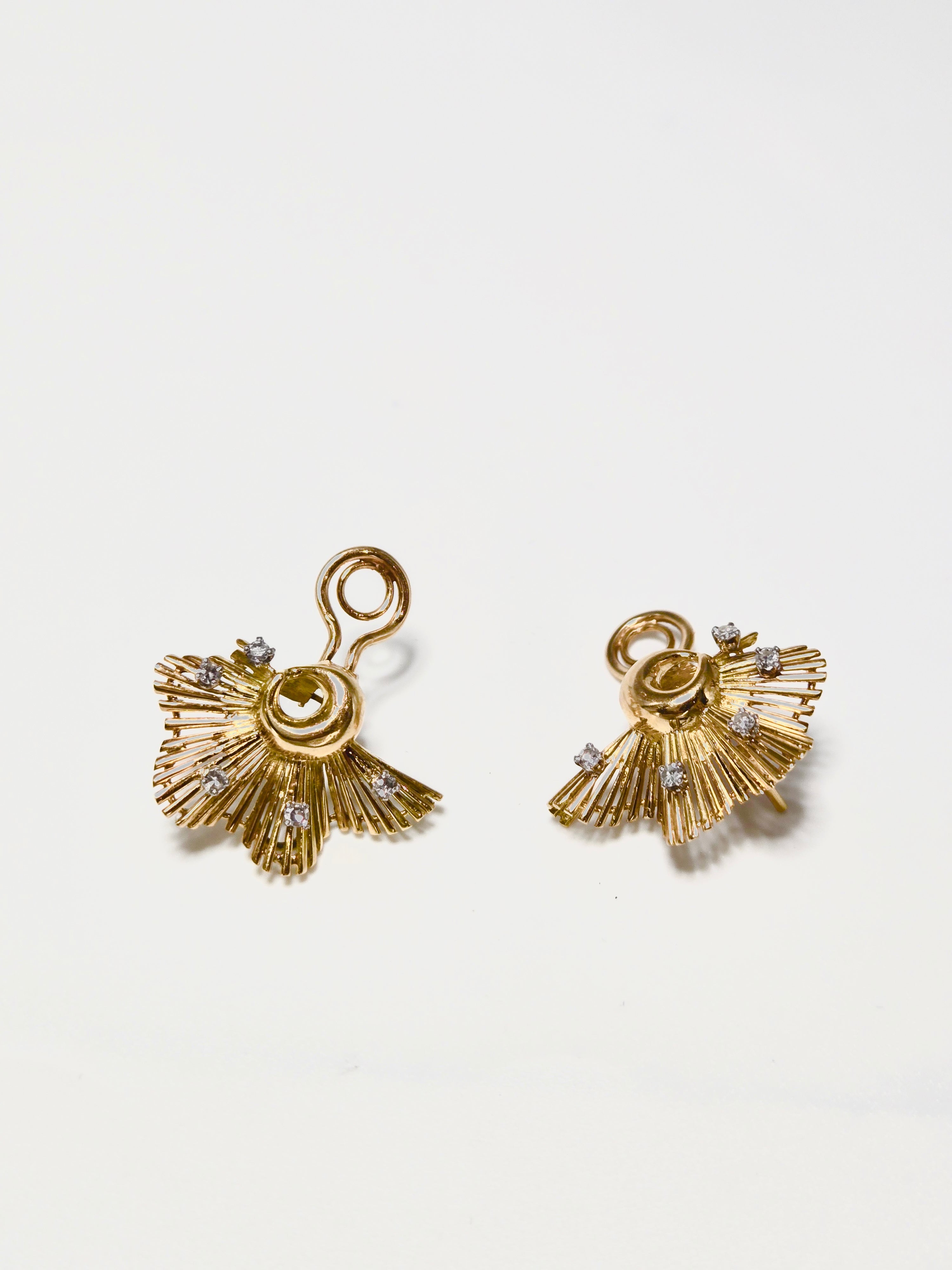 Boucles d’oreilles vintage en or jaune 750 millièmes et diamants – Éclat solaire des années 1950