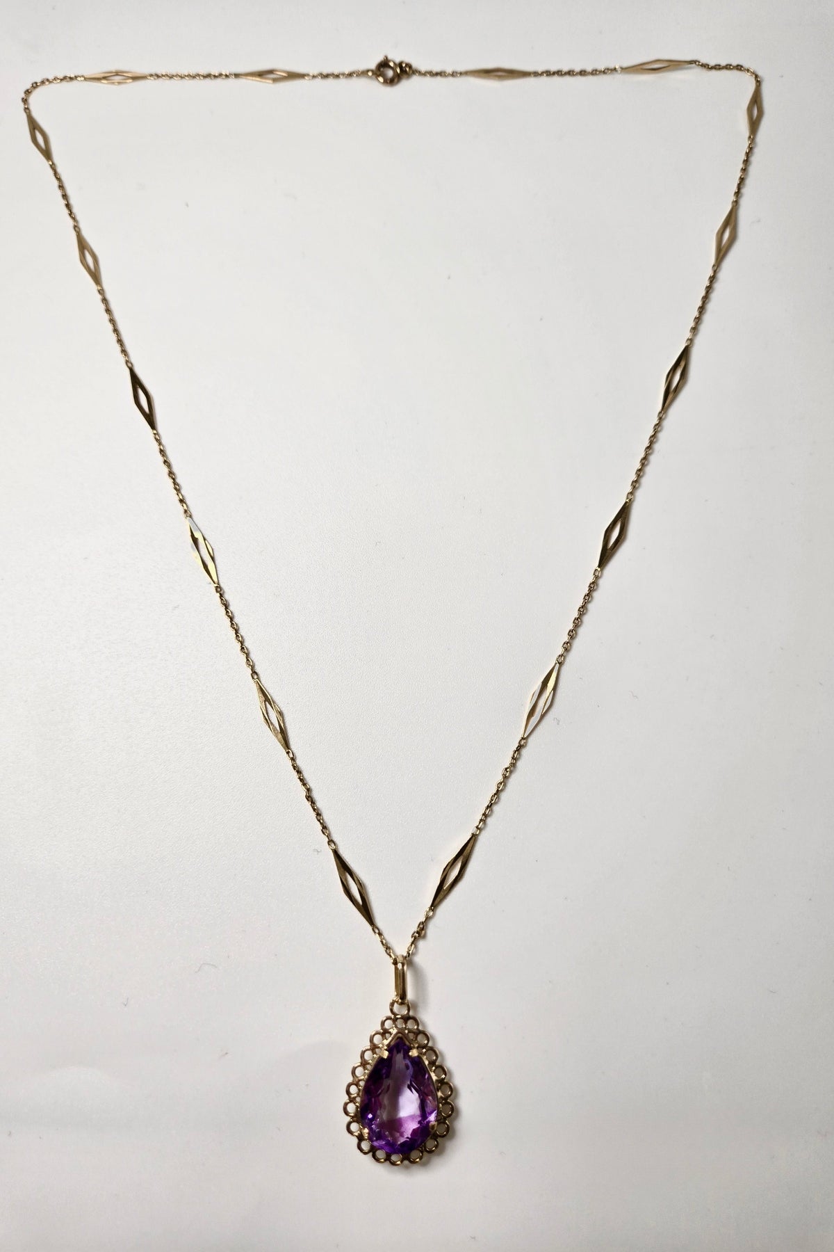 Pendentif en or jaune 750 millièmes et améthyste