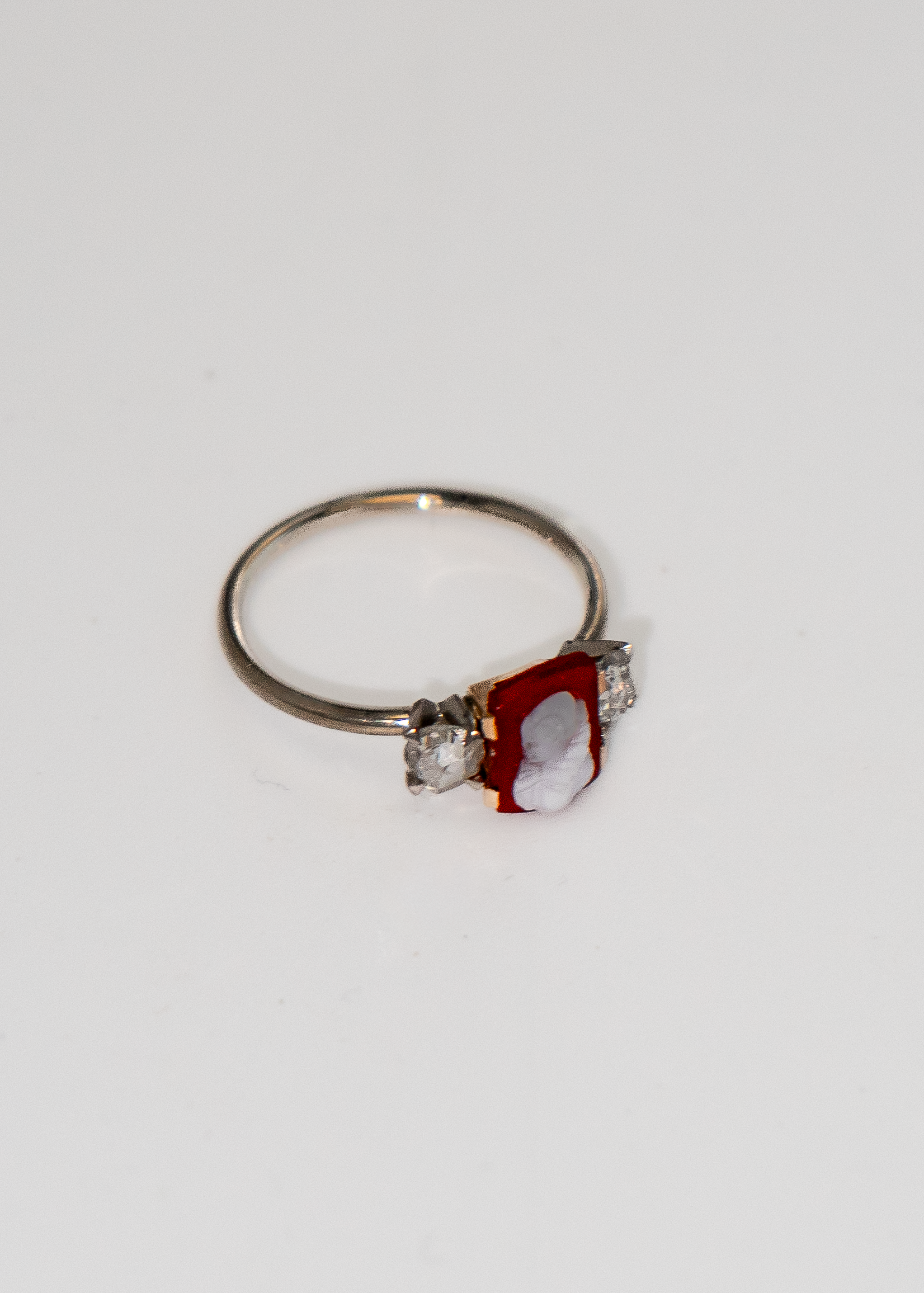 Bague ancienne camée rouge et diamants taille ancienne en or 18 carats