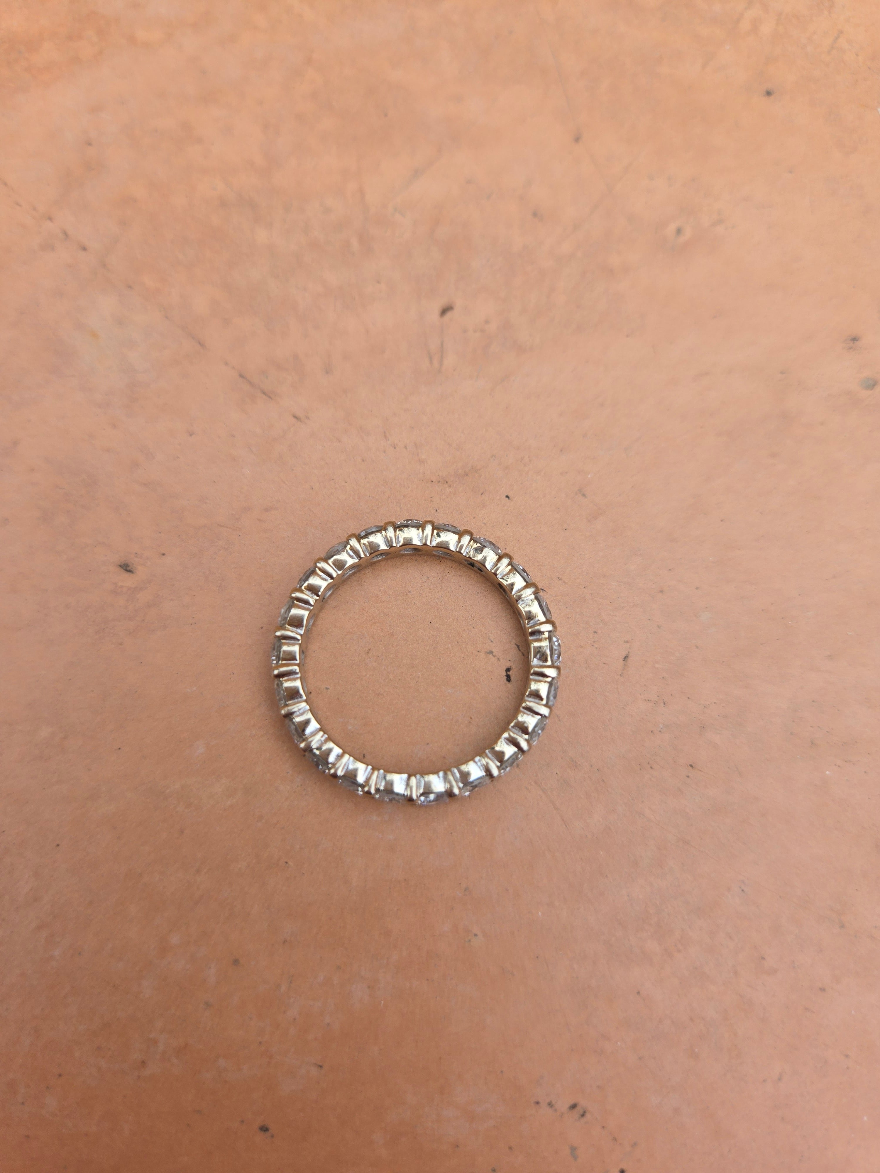 Alliance américaine – Or gris 750 millièmes – 2,10 carats de diamants