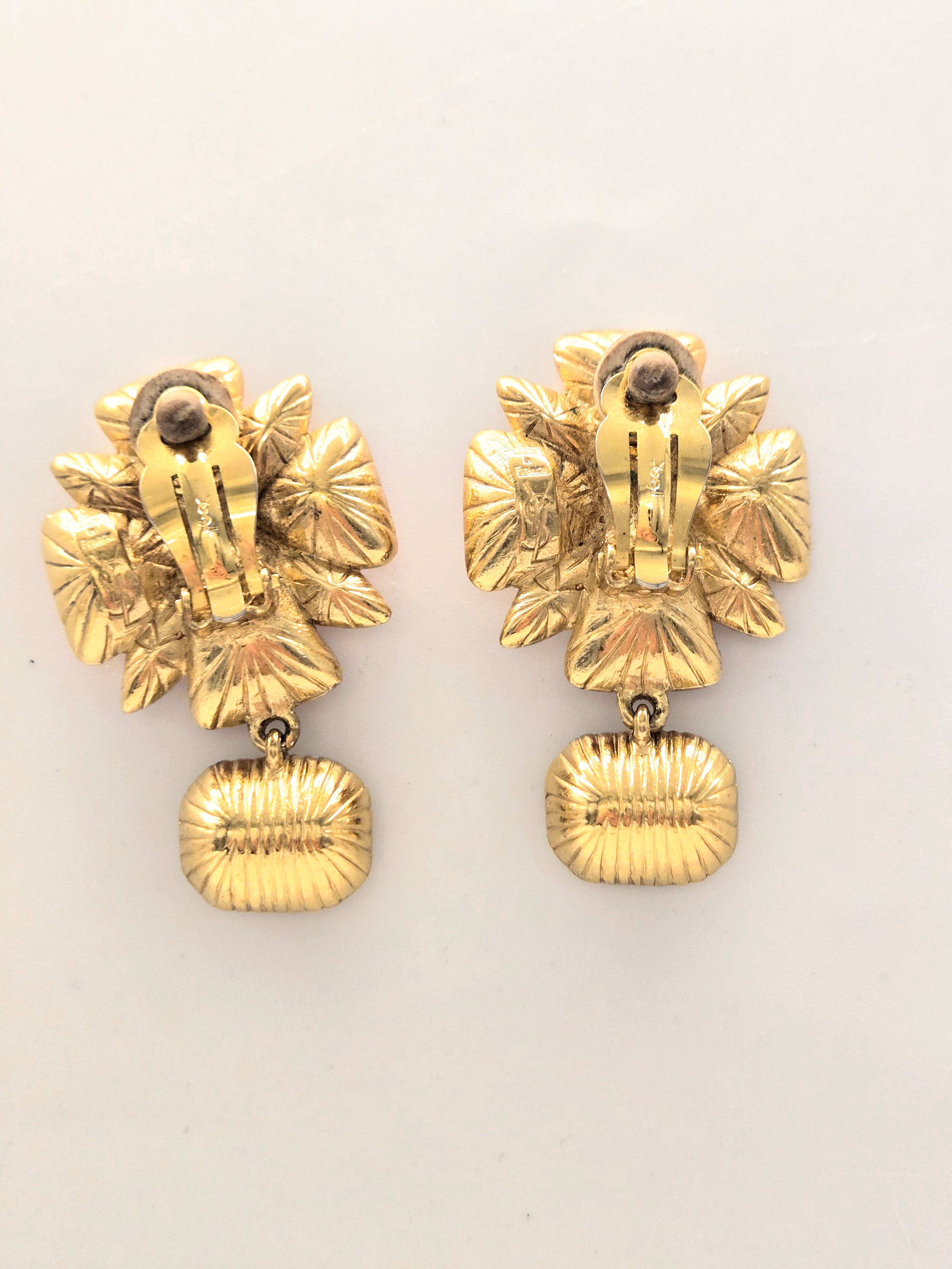 Boucles d’oreilles clips Yves Saint Laurent Strass rose et fuchsia
