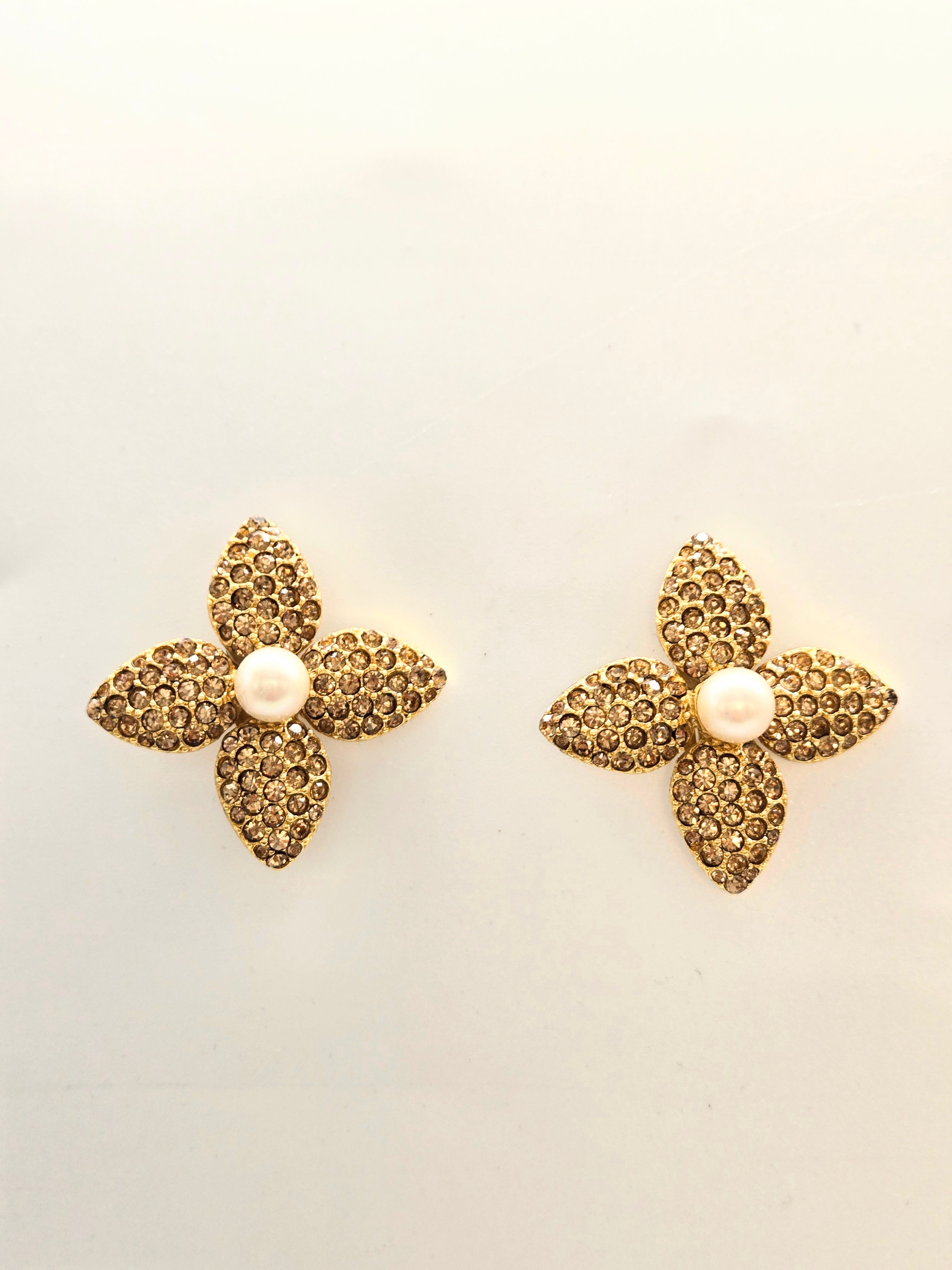 Boucles d’oreilles clips Yves Saint Laurent Florale