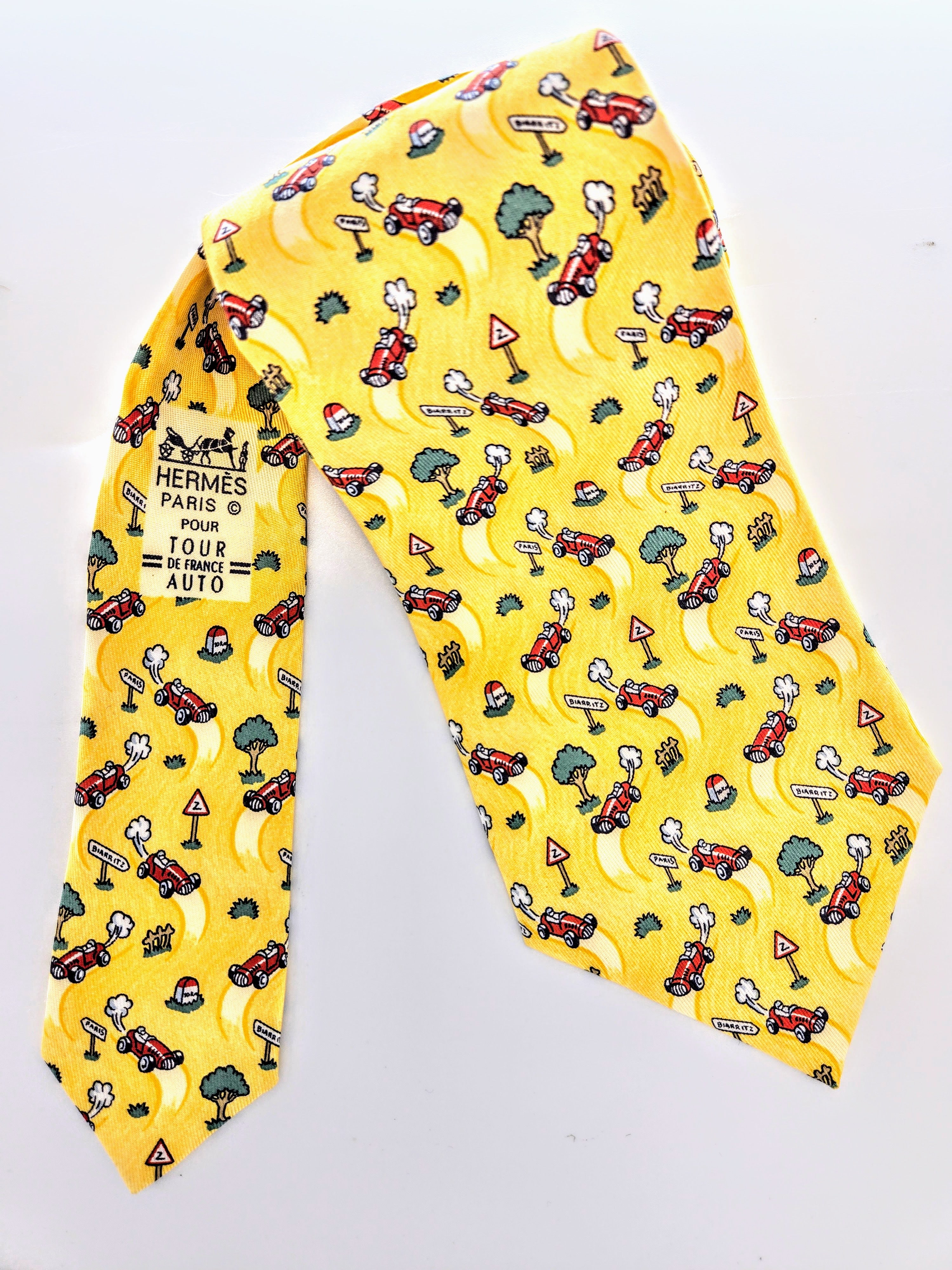 Cravate Hermès jaune « Tour Auto »