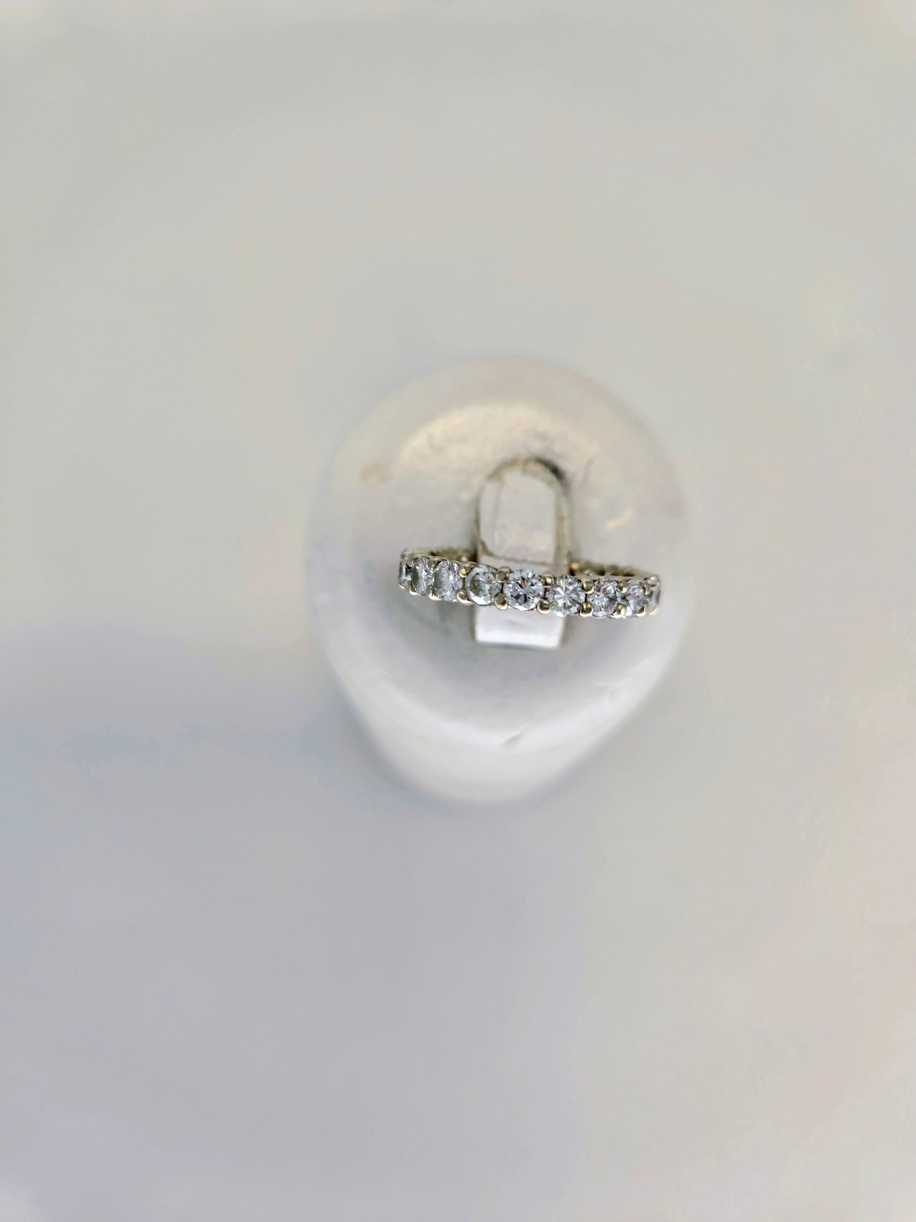 Alliance américaine – Or gris 750 millièmes – 2,10 carats de diamants