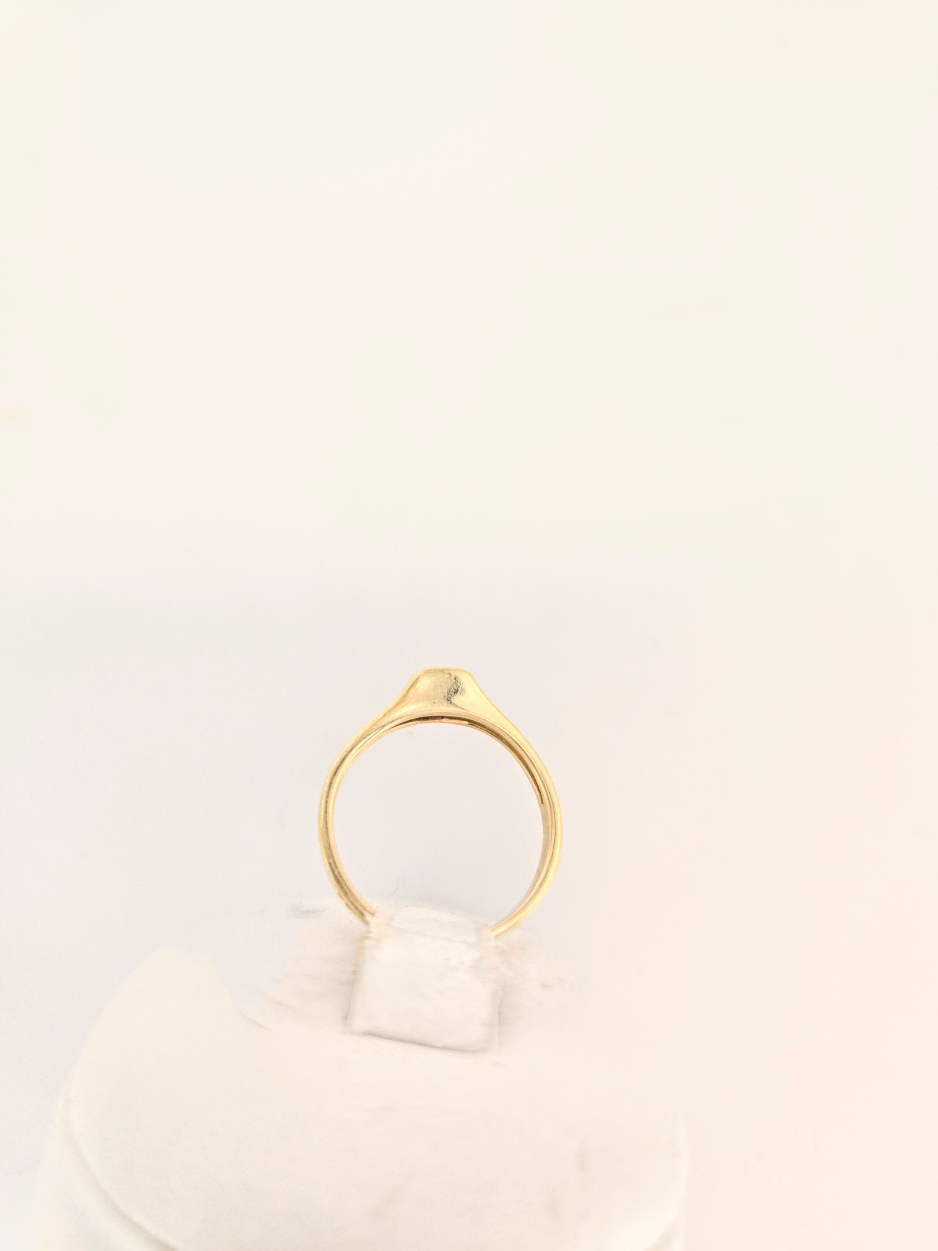 Bague solitaire en or jaune 750 avec diamant en serti tension de 0,11 ct