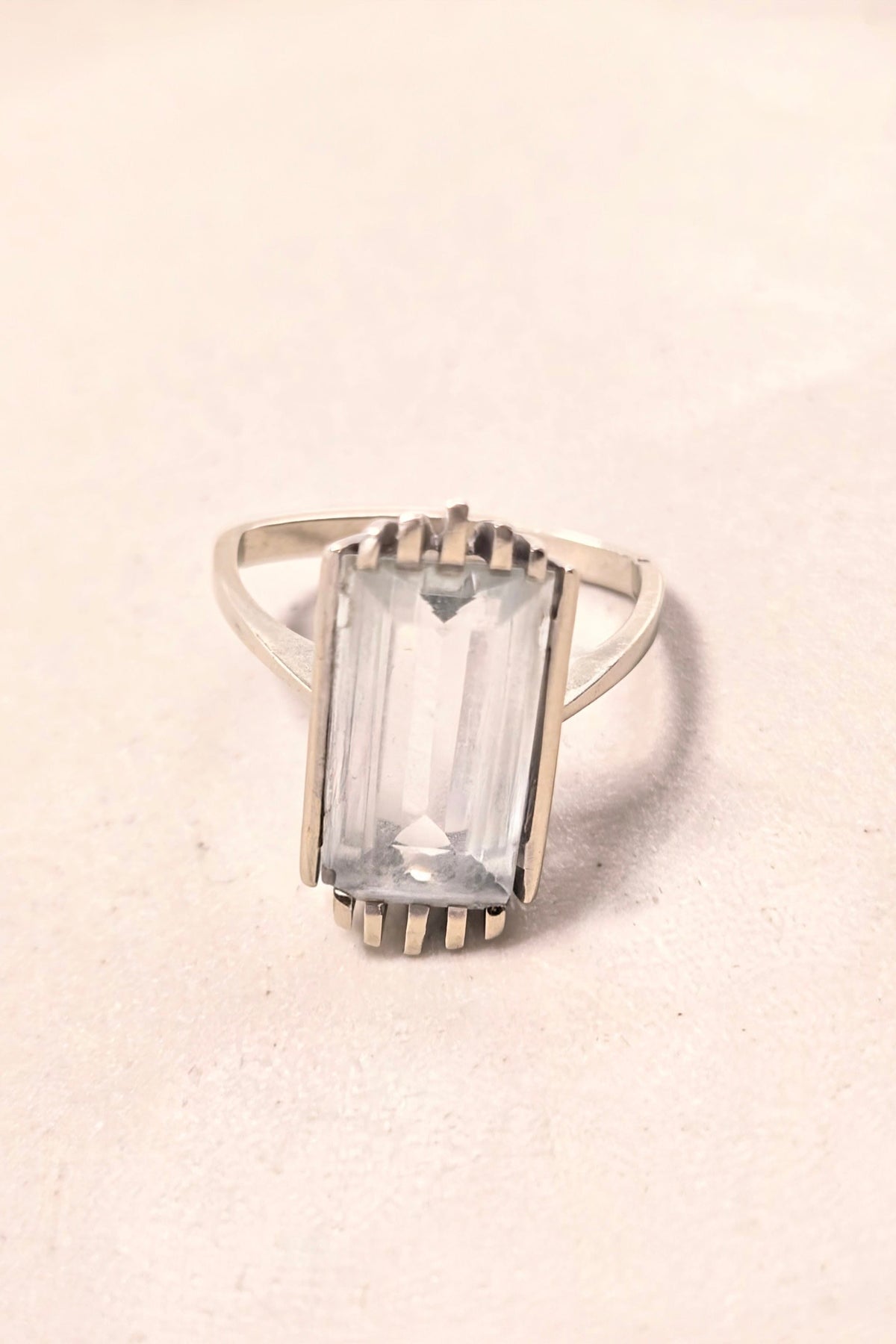 Bague en or gris 18k aigue-marine taille émeraude – bague élégante vintage