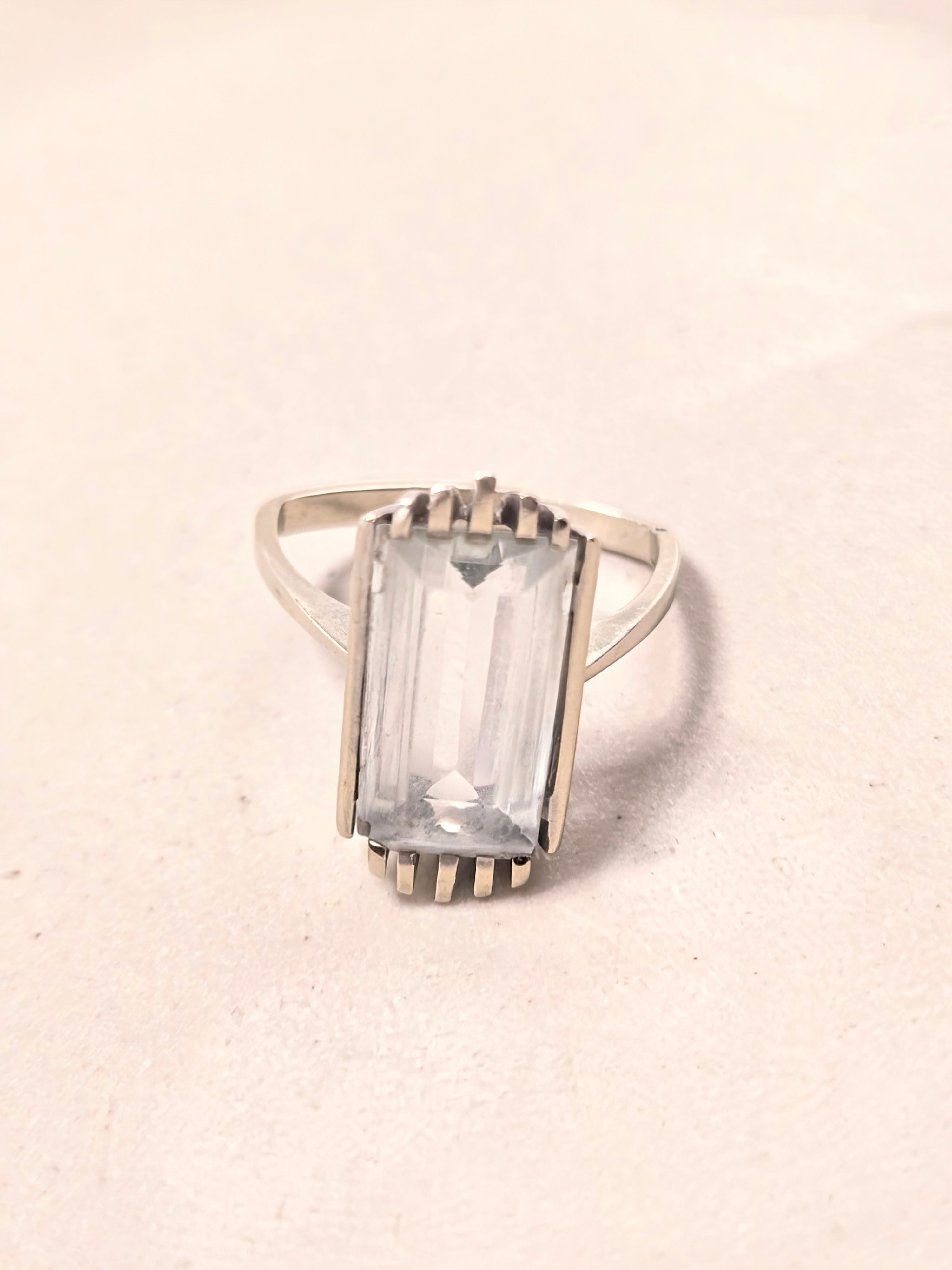 Bague en or gris 18k aigue-marine taille émeraude – bague élégante vintage