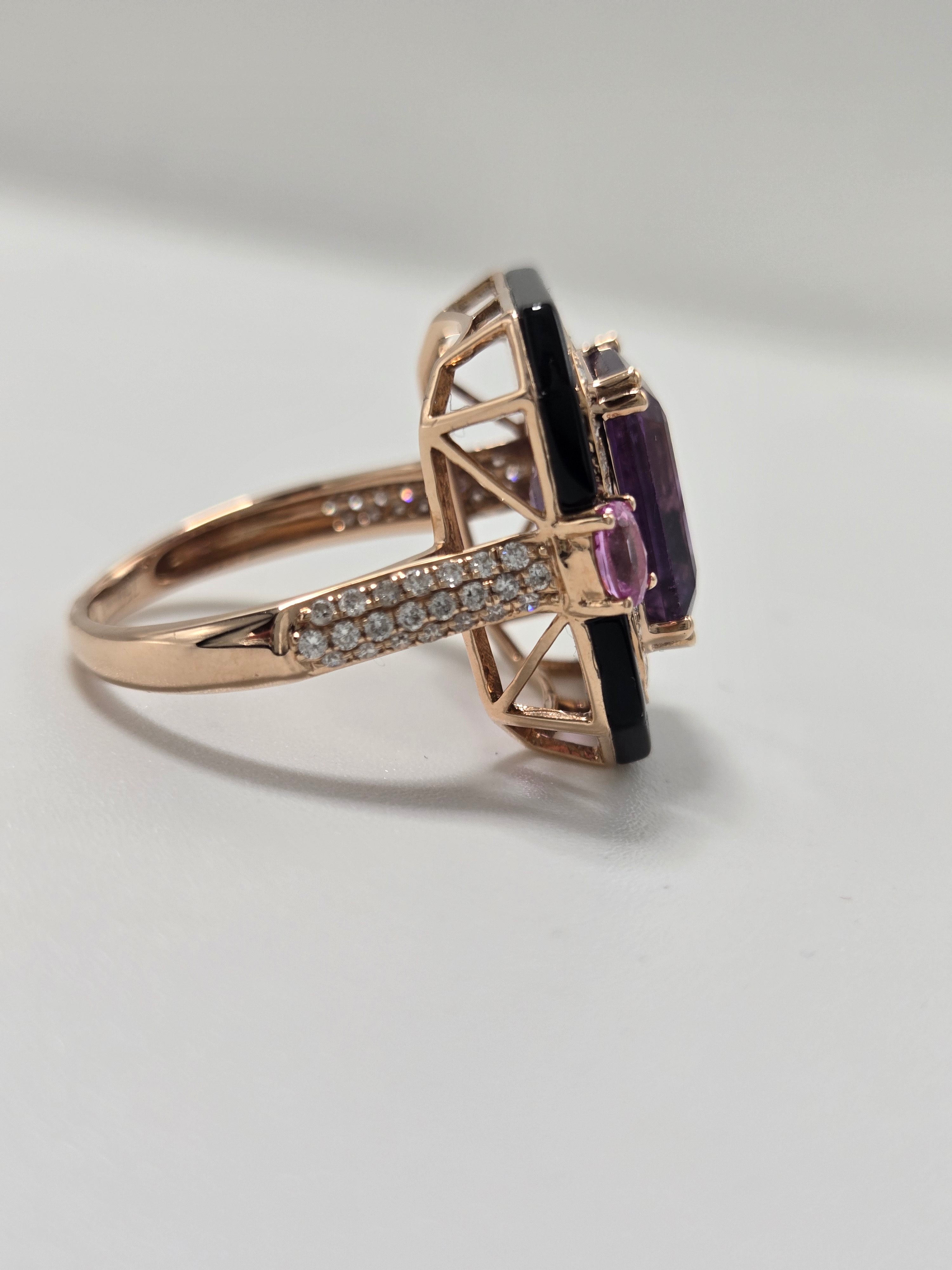 Bague en or rose 18k, améthyste 4,5 ct, onyx, saphirs roses et diamants
