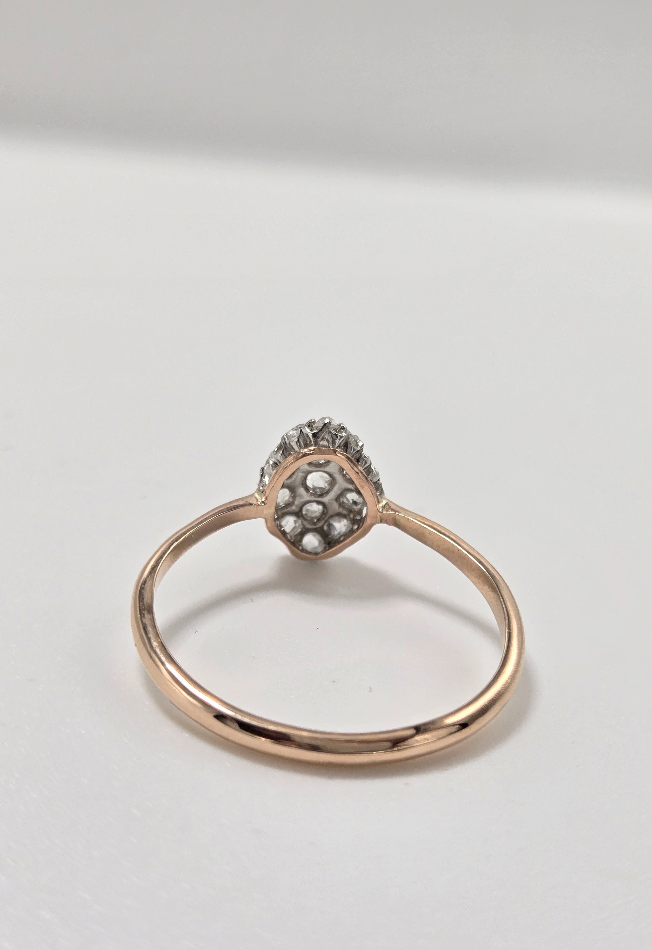 Bague ancienne ovale en or rose 18k sertie de diamants taille rose