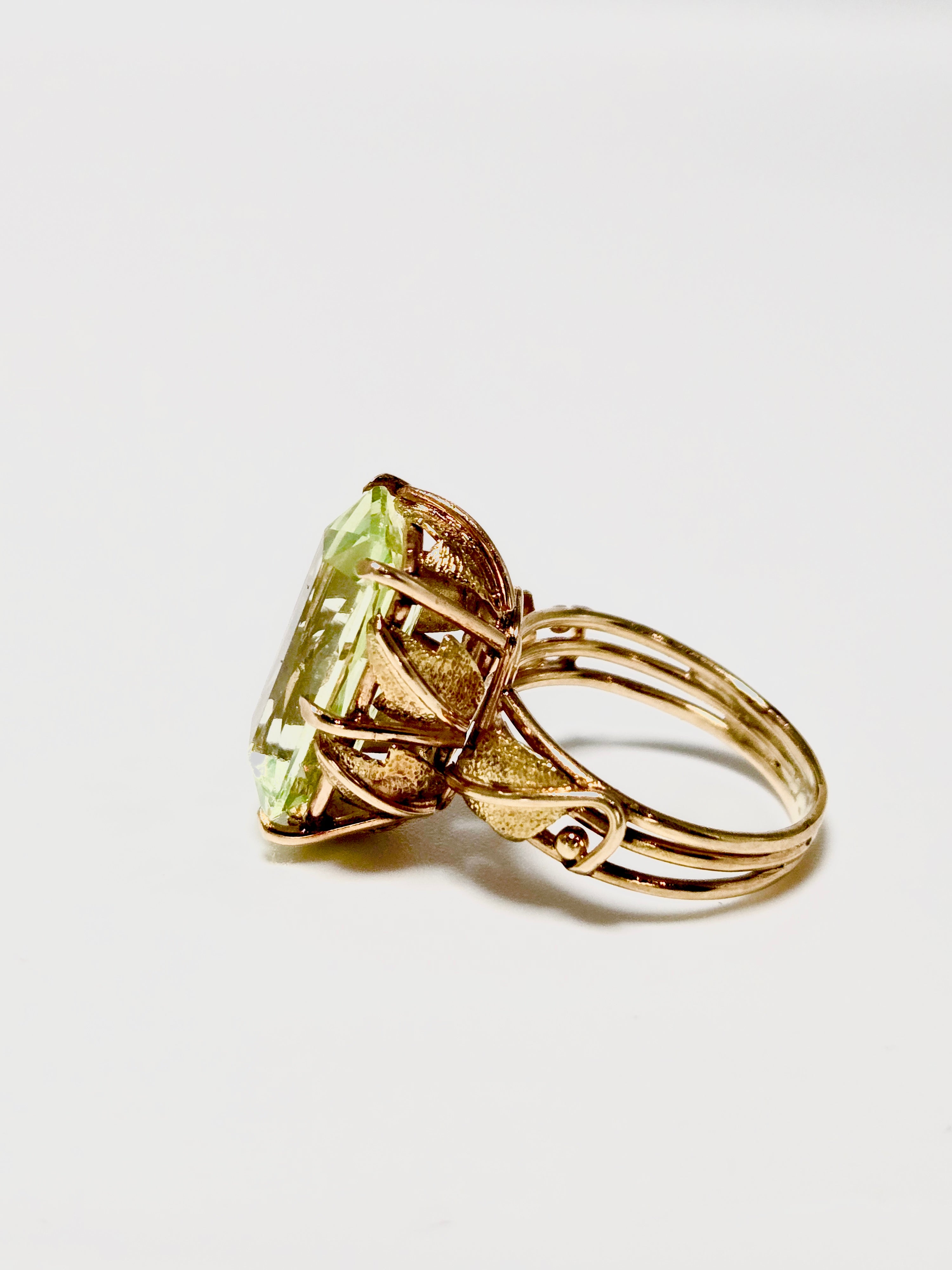 Bague ancienne en or 750 millièmes et tsavorite verte