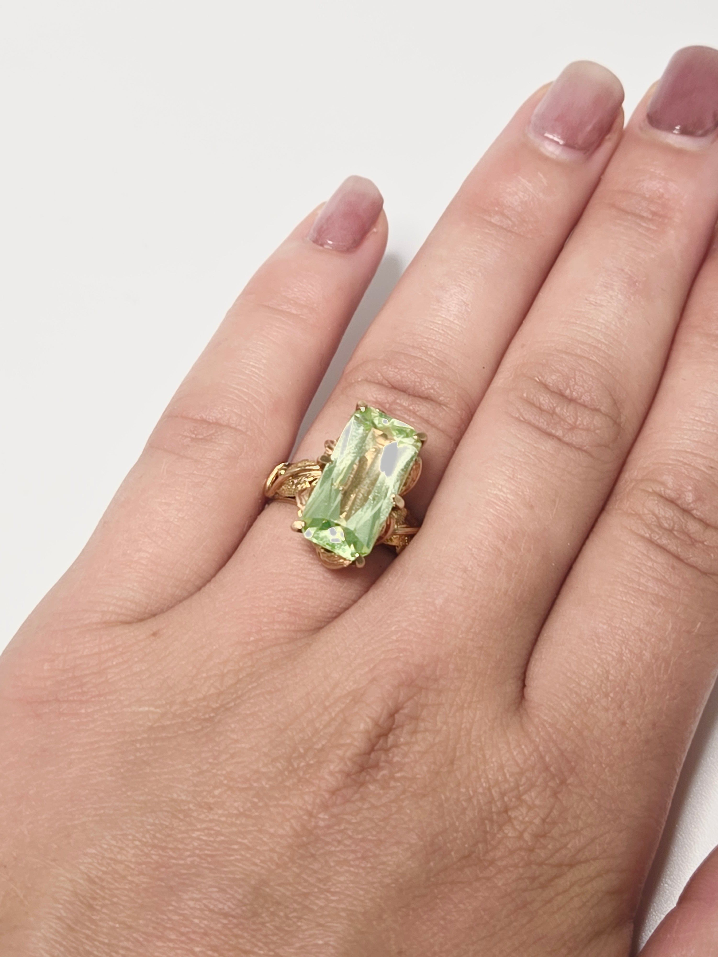 Bague ancienne en or 750 millièmes et tsavorite verte