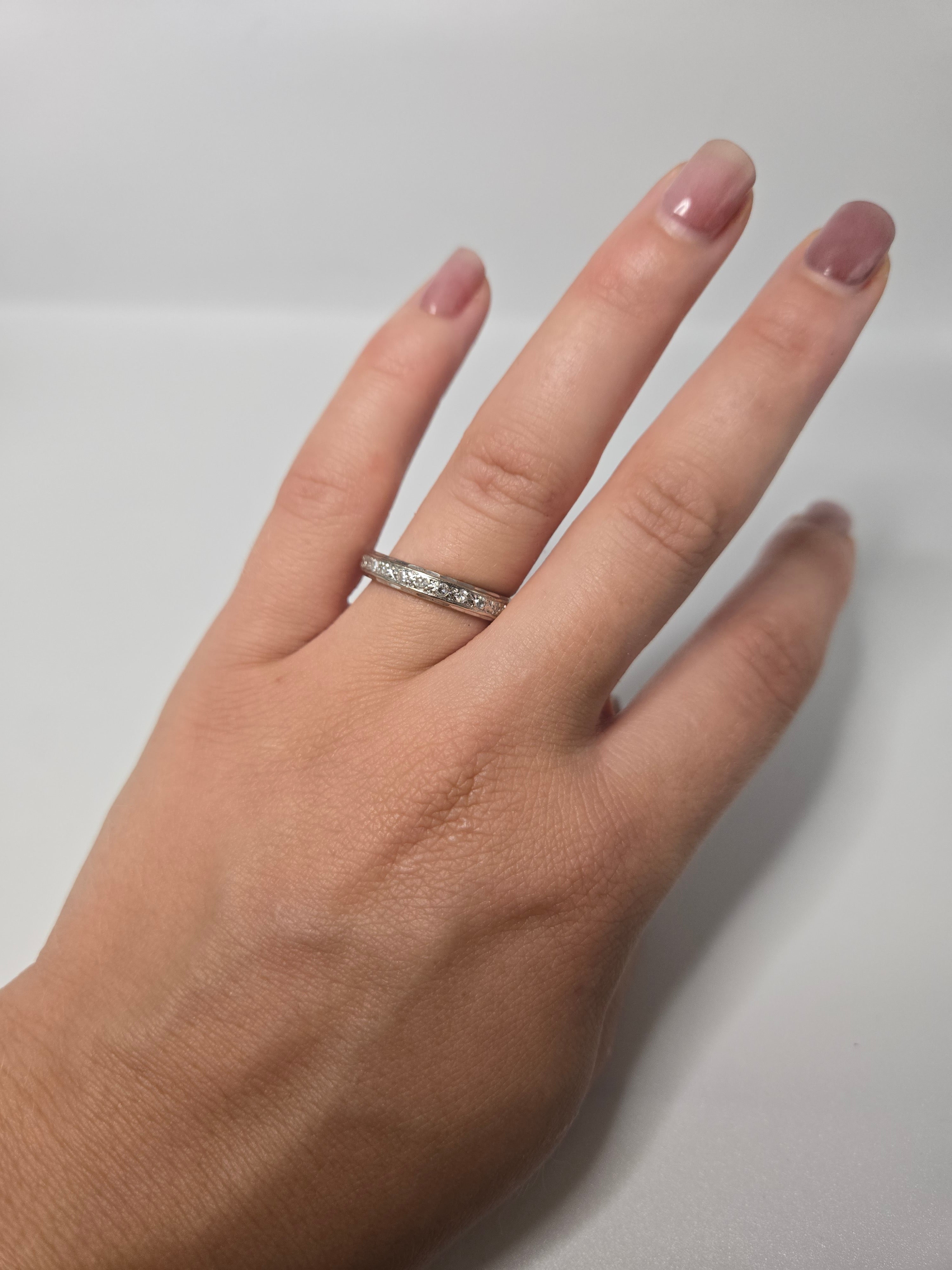 Alliance américaine or gris 750 et diamants 8x8 – 26 diamants, taille 57