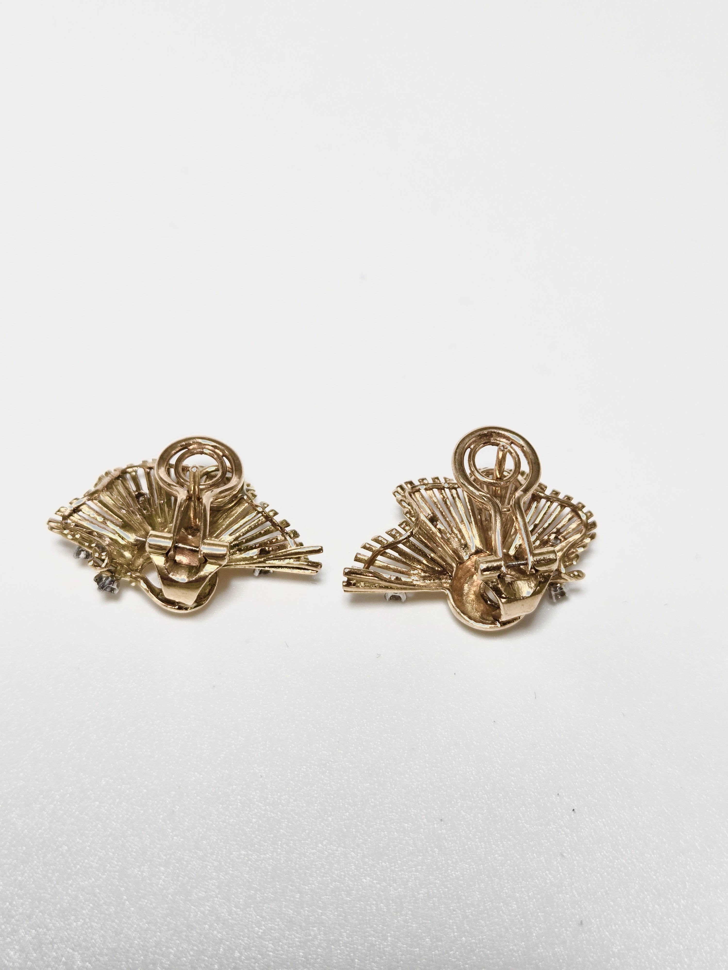 Boucles d’oreilles vintage en or jaune 750 millièmes et diamants – Éclat solaire des années 1950