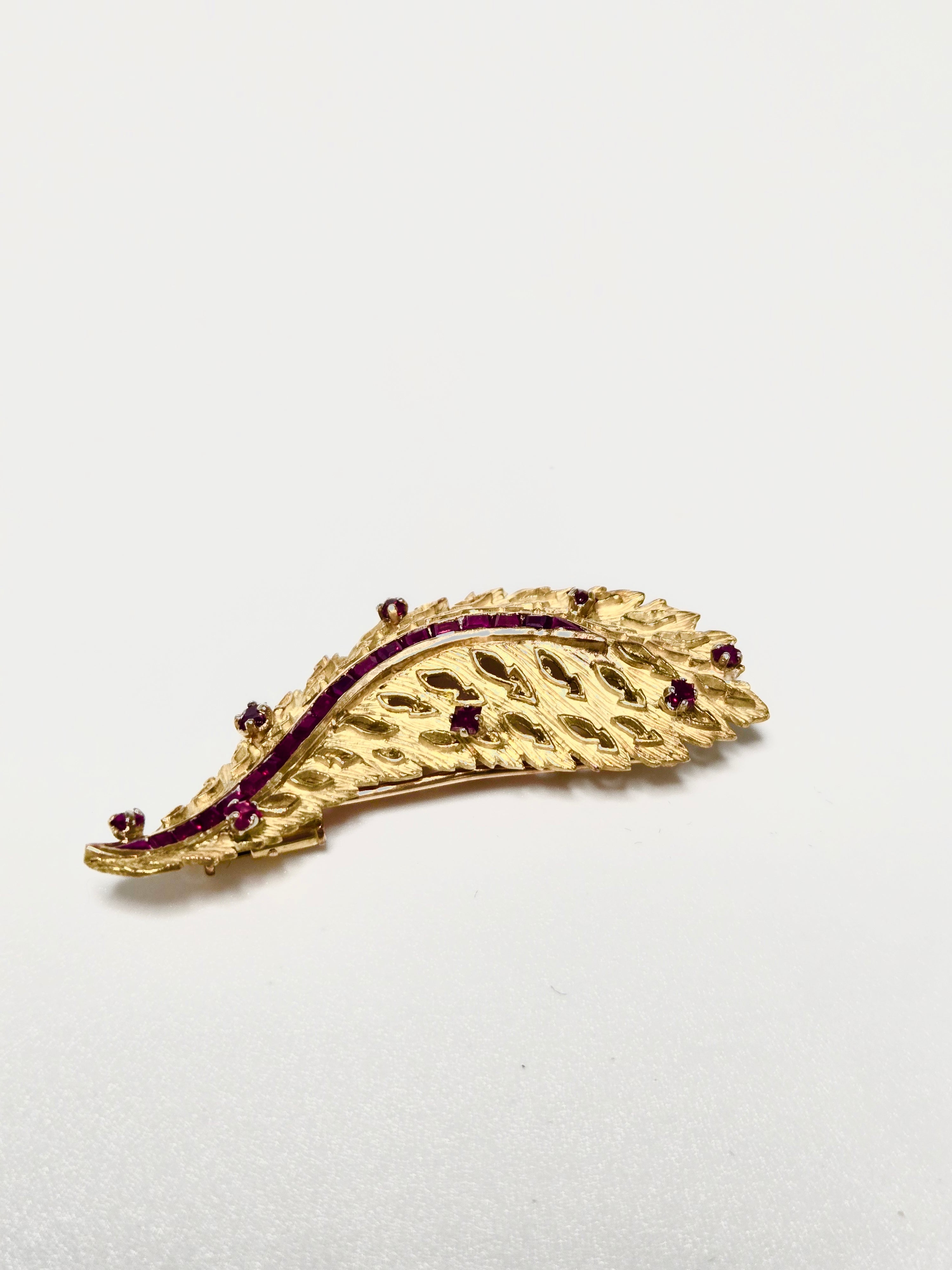 Broche plume or jaune années 60