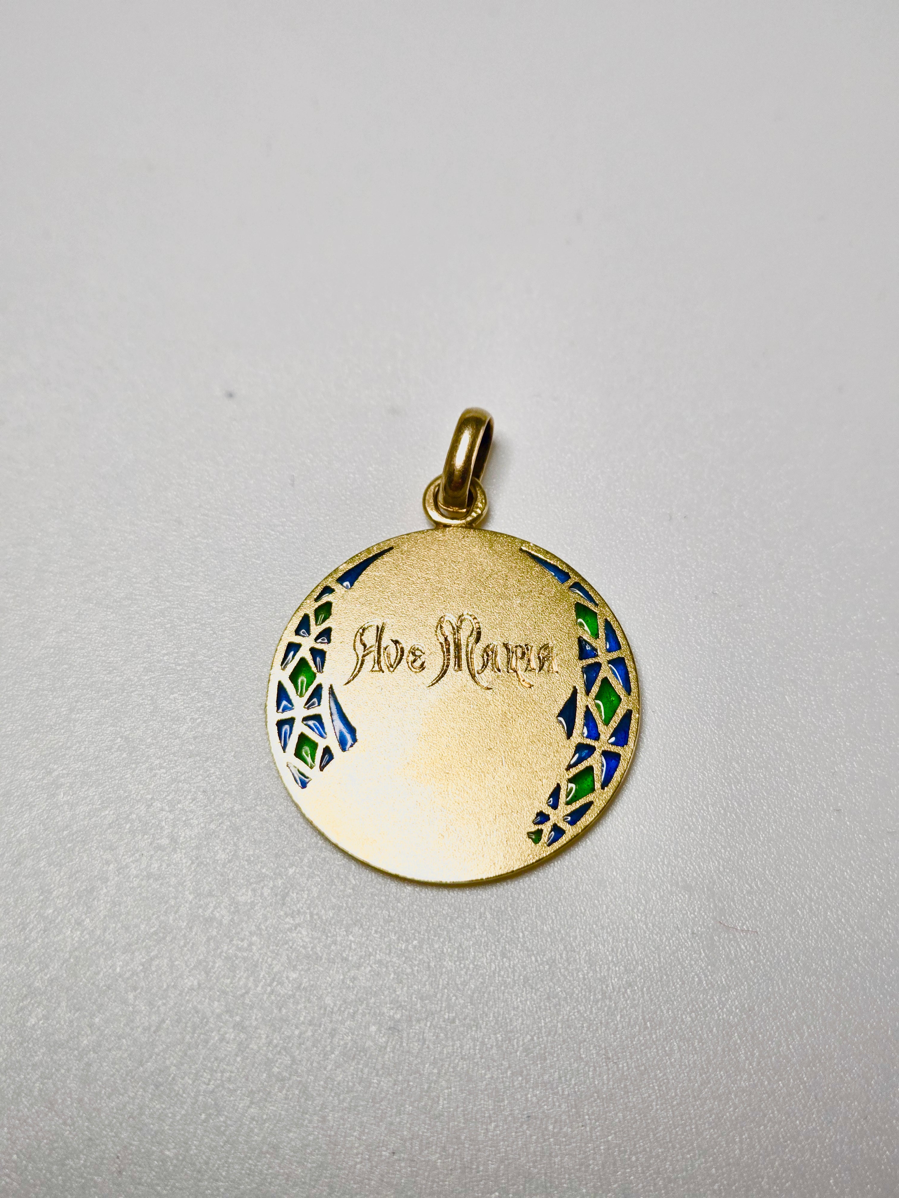 Médaille ancienne Vierge en or jaune 750 et émail plique-à-jour