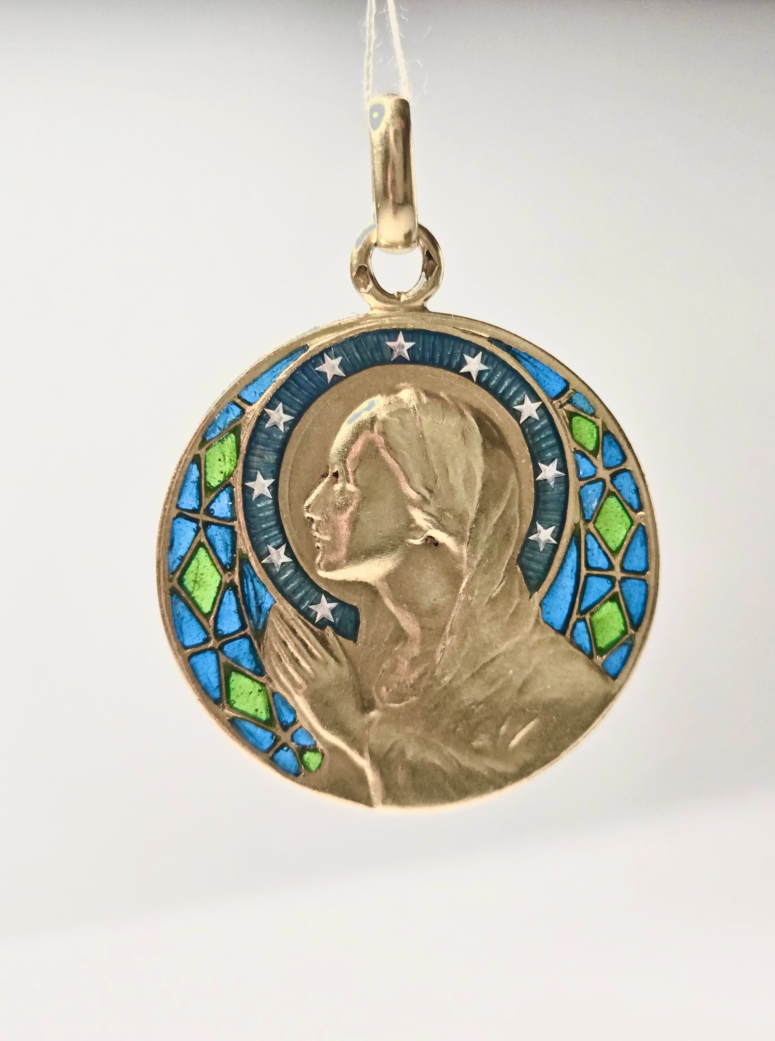 Médaille ancienne Vierge en or jaune 750 et émail plique-à-jour