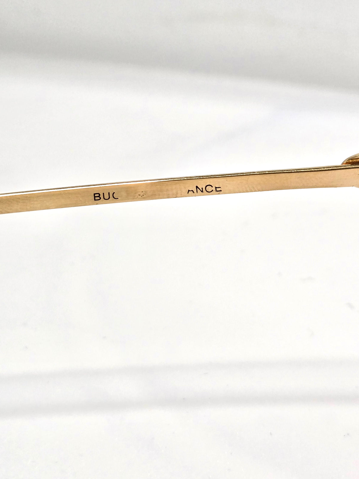 Lunettes de soleils Bugatti avec logo au dessus du nez