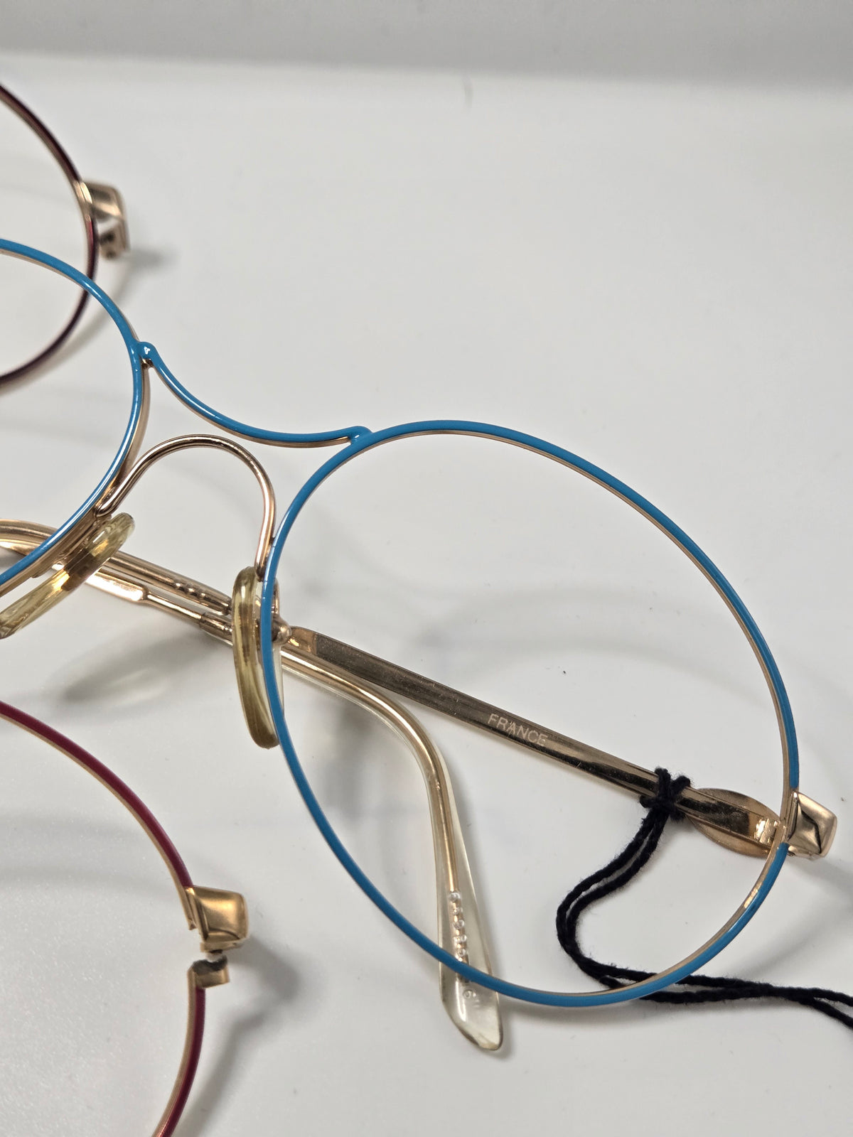 Lunettes Bugatti pilote avec un choix de 3 couleurs : Bordeaux, bleu ou marron