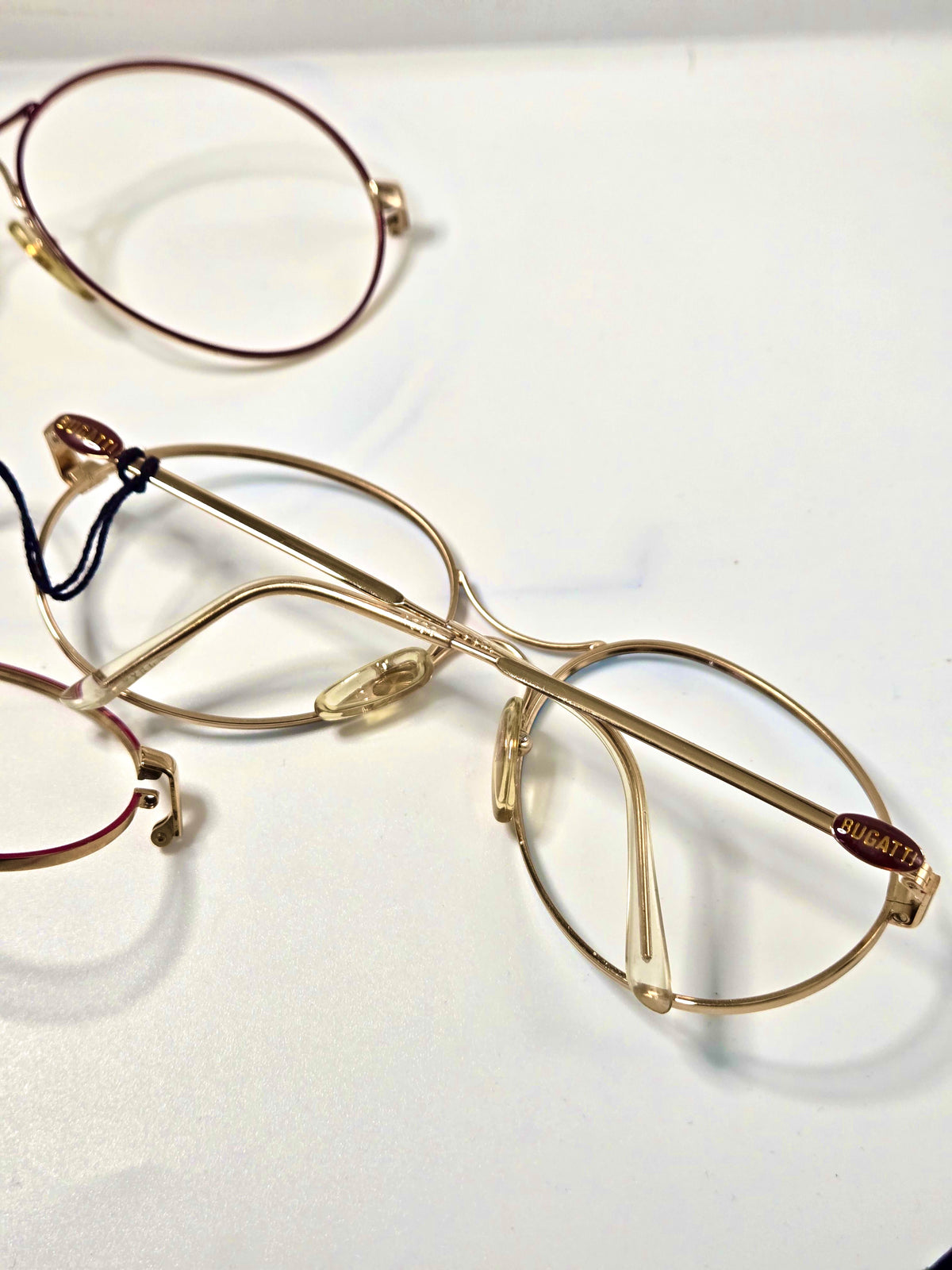 Lunettes Bugatti pilote avec un choix de 3 couleurs : Bordeaux, bleu ou marron