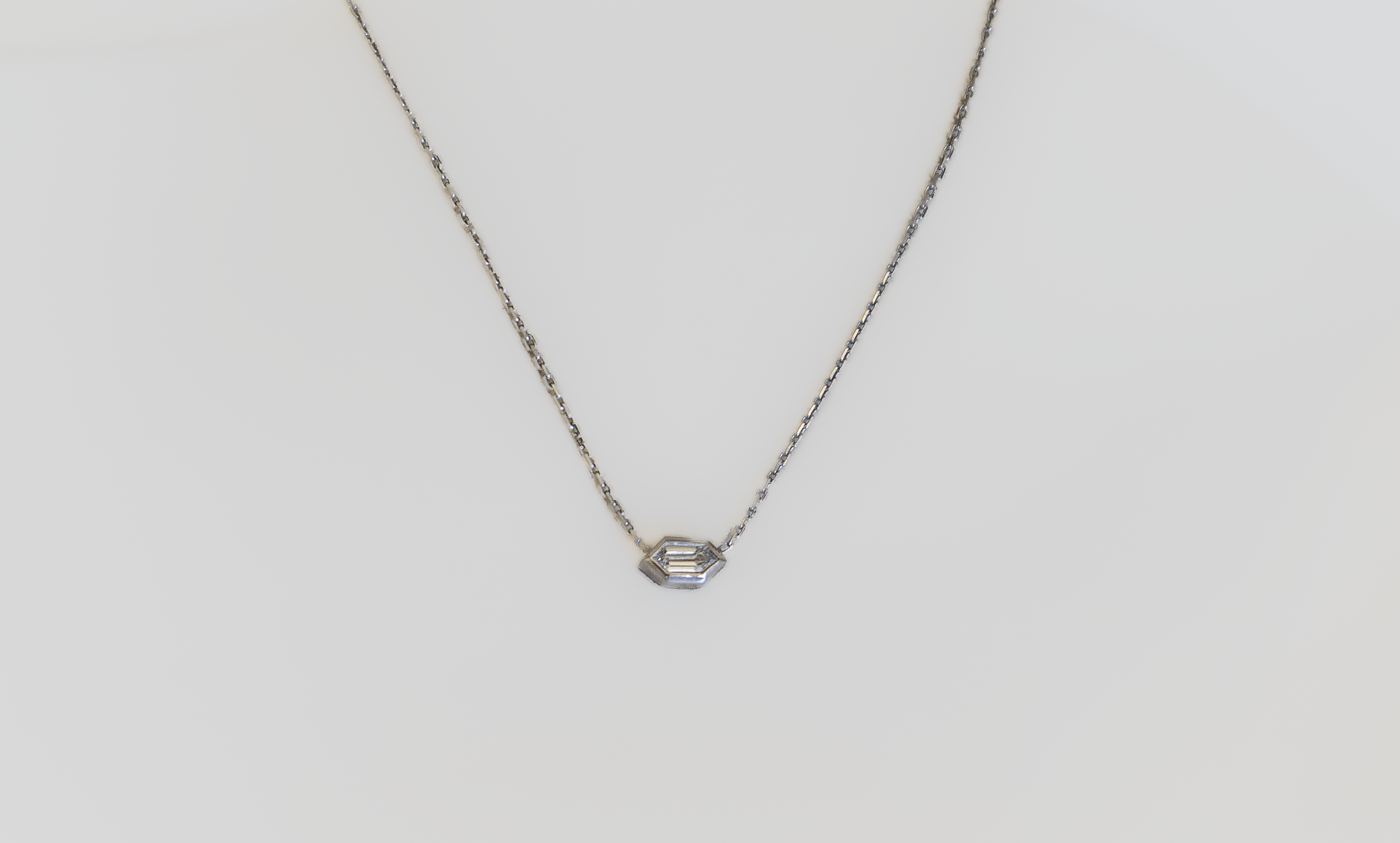 Pendentif en or gris et diamant de 0,15 ct
