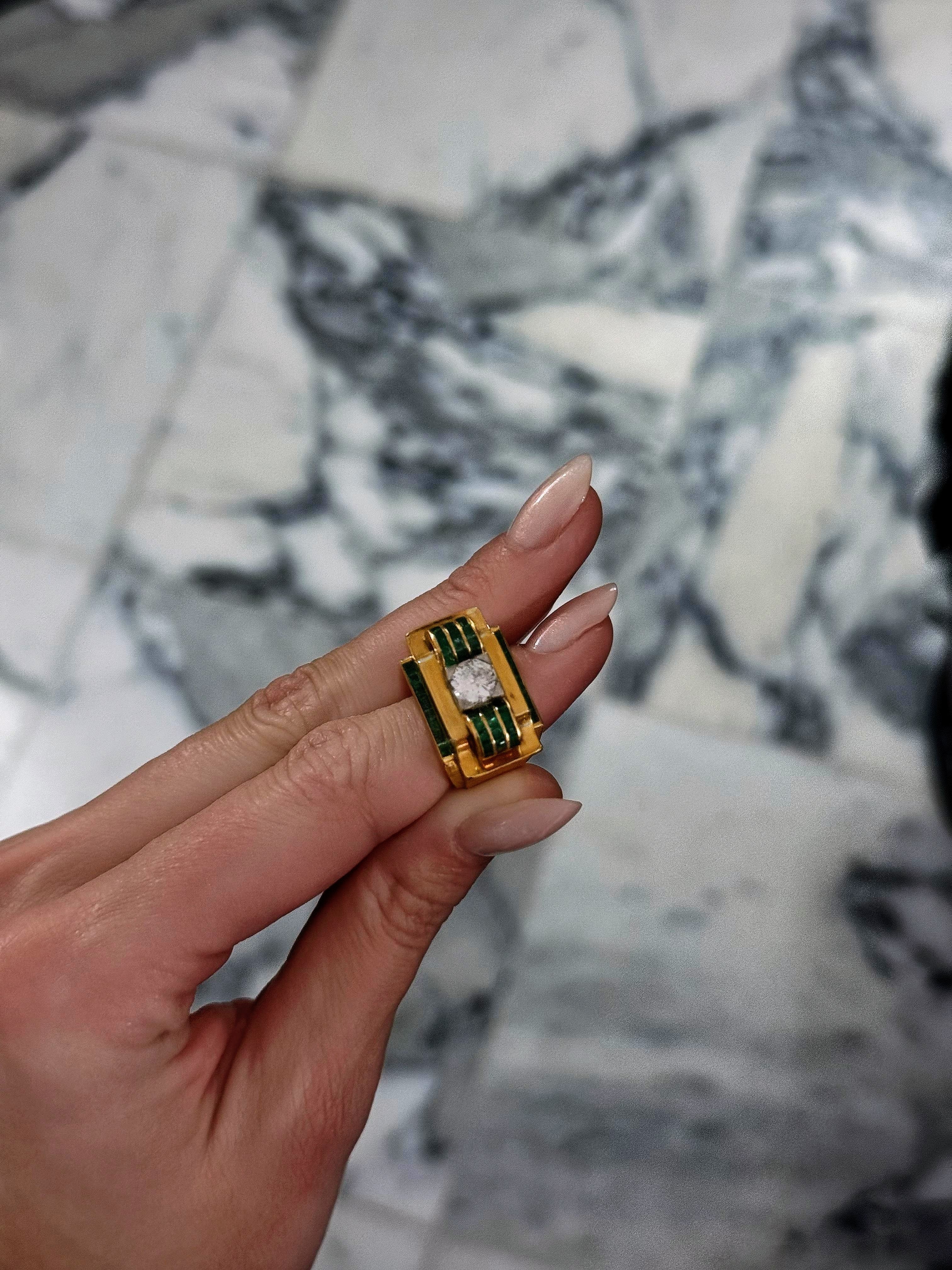 Bague tank ancienne or jaune 18k avec diamant 0,75 ct et émeraudes calibrées