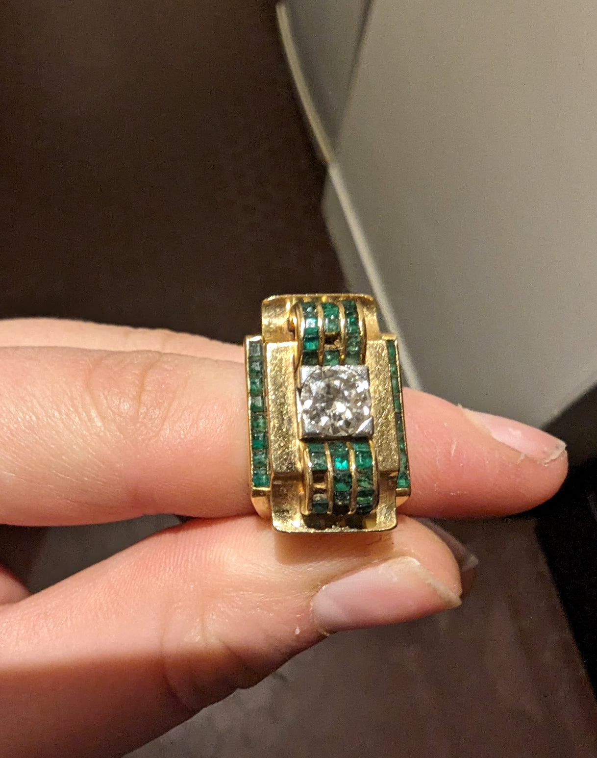 Bague tank ancienne or jaune 18k avec diamant 0,75 ct et émeraudes calibrées